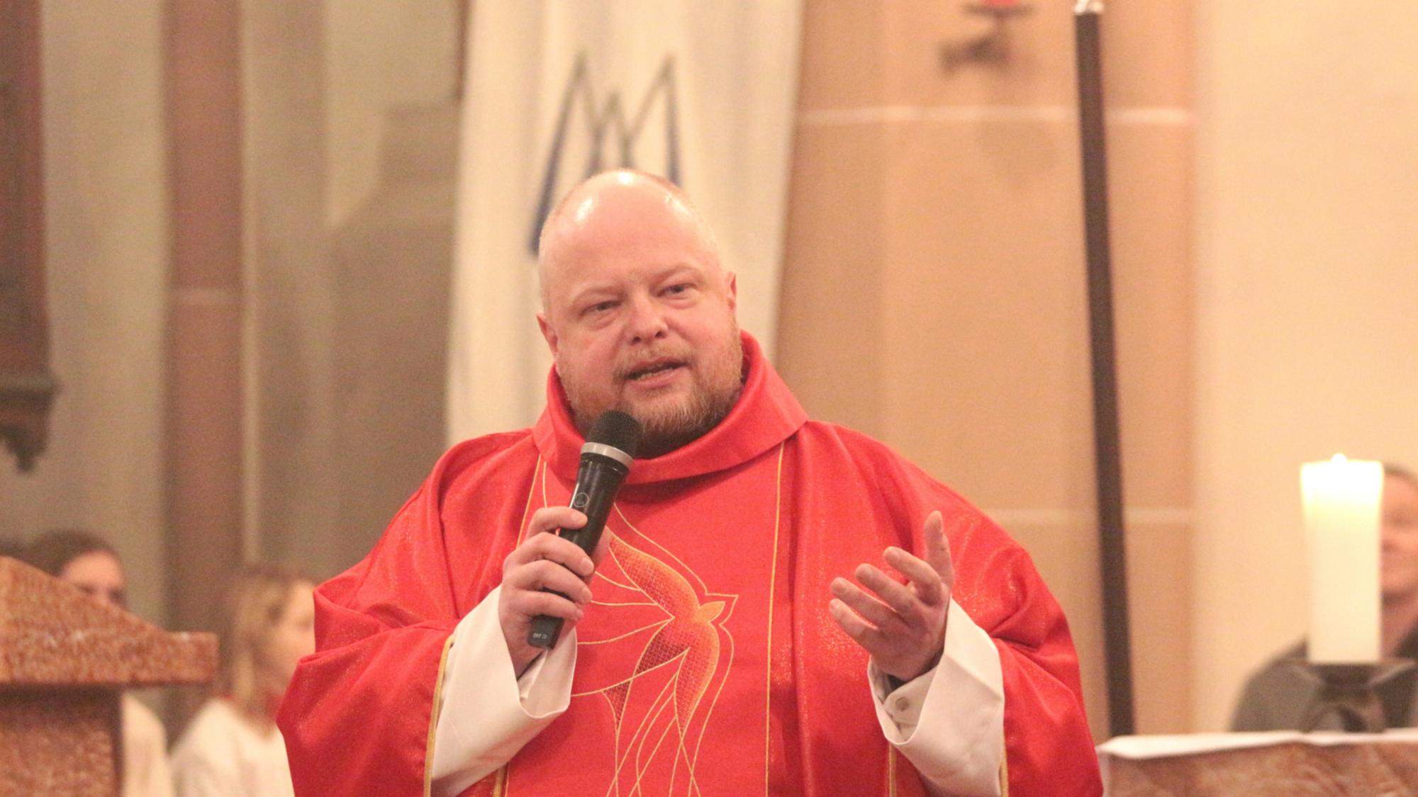 Groß-Zimmern, 18. Januar 2026: Generalvikar Dr. Sebastian Lang bei seiner Predigt im Gründungsgottesdienst  für die Pfarrei Heilig Geist Otzberger Land.