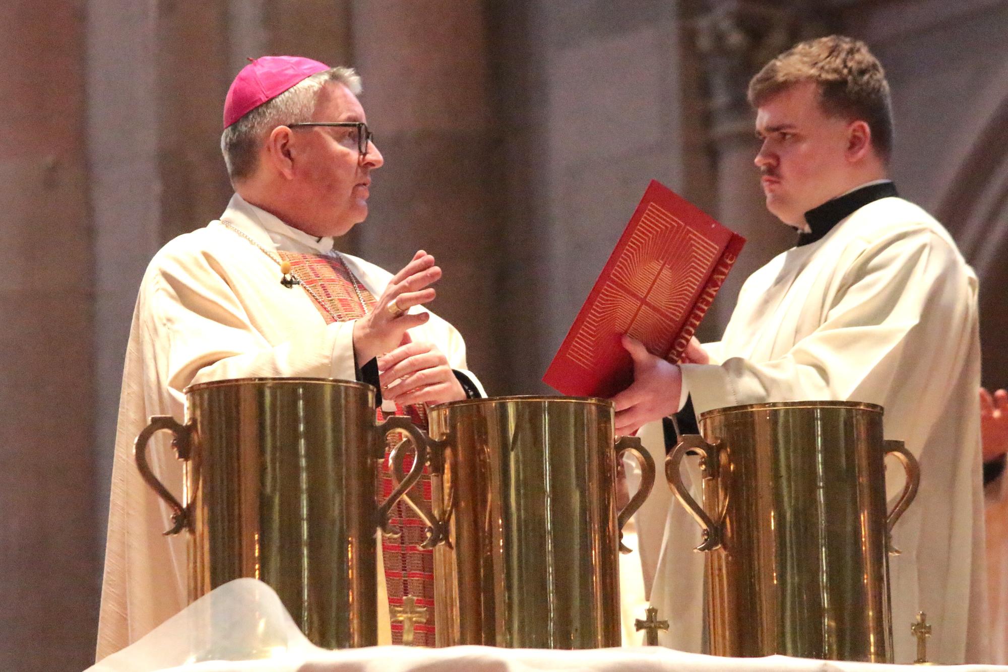 Mainz, 30. März 2026: In der Missa chrismatis weihte Bischof Peter Kohlgraf die heiligen Öle.