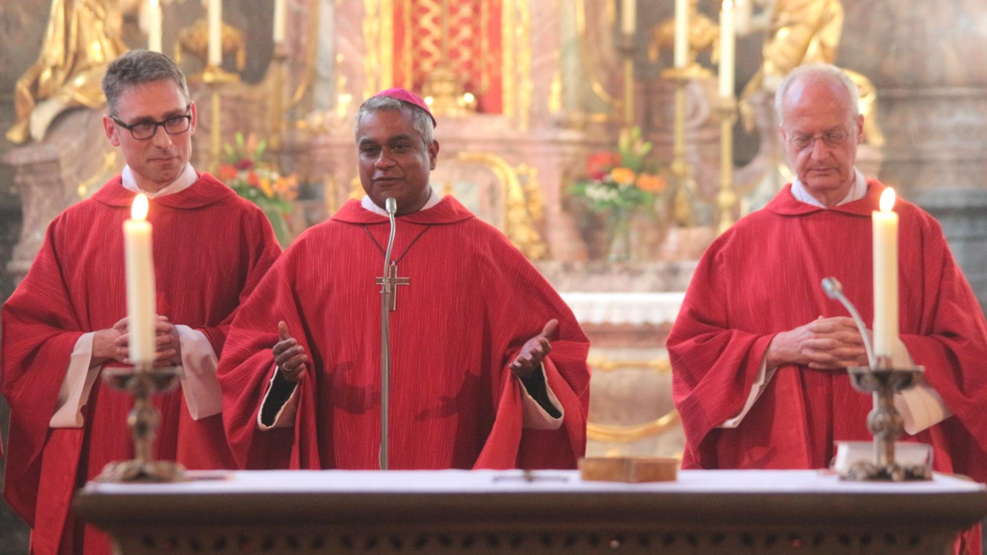Mainz, 28. Mai 2026: Gottesdienst zum Patronatsfest des Priesterseminars (v.l.n.r.): Regens Michael Leja, Weihbischof Joshy Pottackal und Spiritual Philipp Müller.