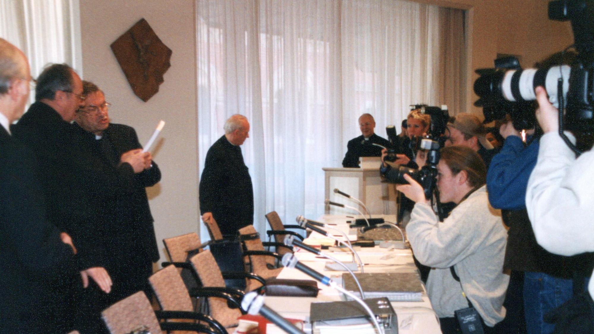 Mainz, 13.3.2000: Bereits vor 20 Jahren war das mediale Interesse an der Frühjahrs-Vollversammlung groß.