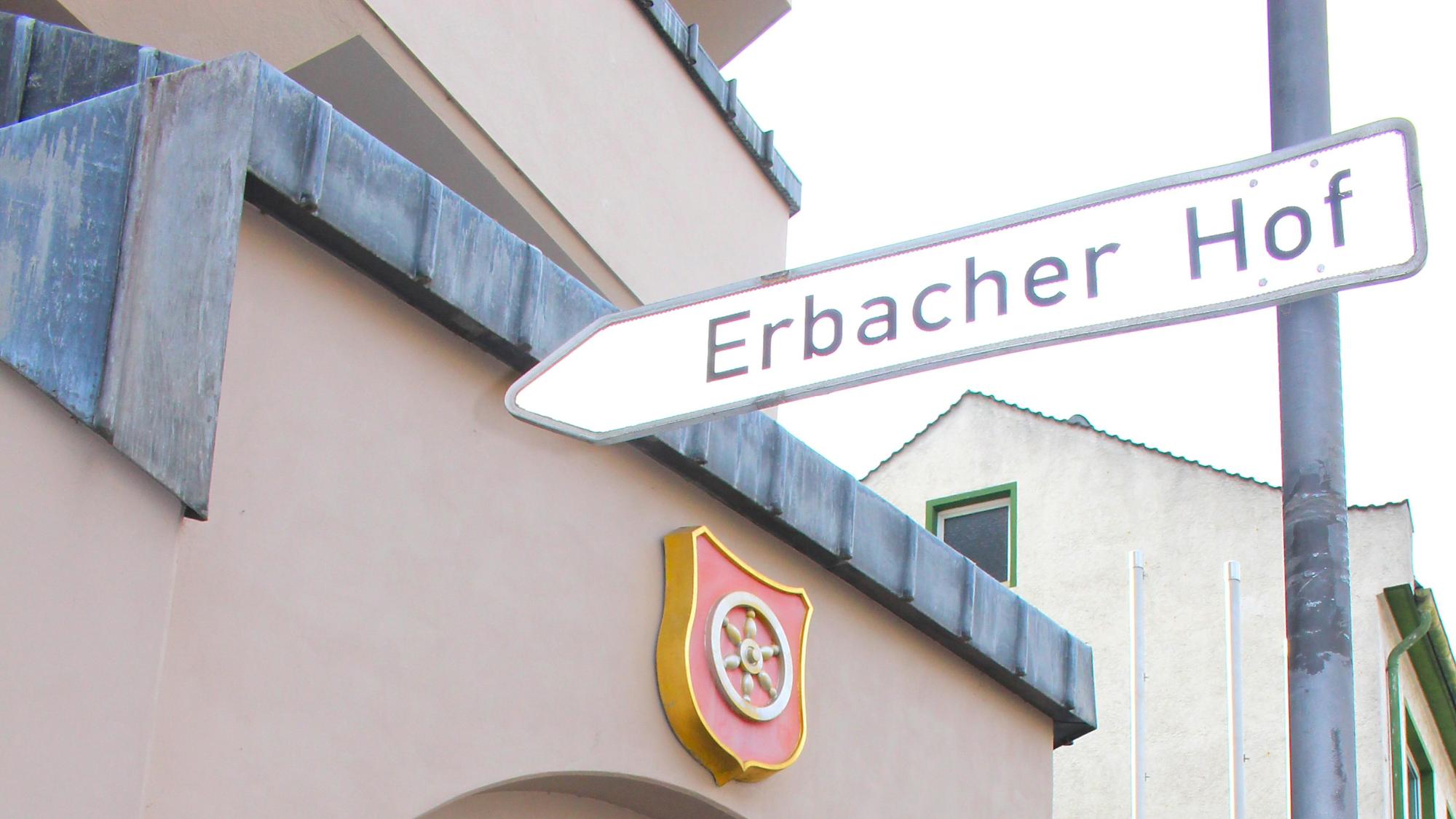 Der Eingang der Bistumsakademie Erbacher Hof in der Mainzer Grebenstraße.
