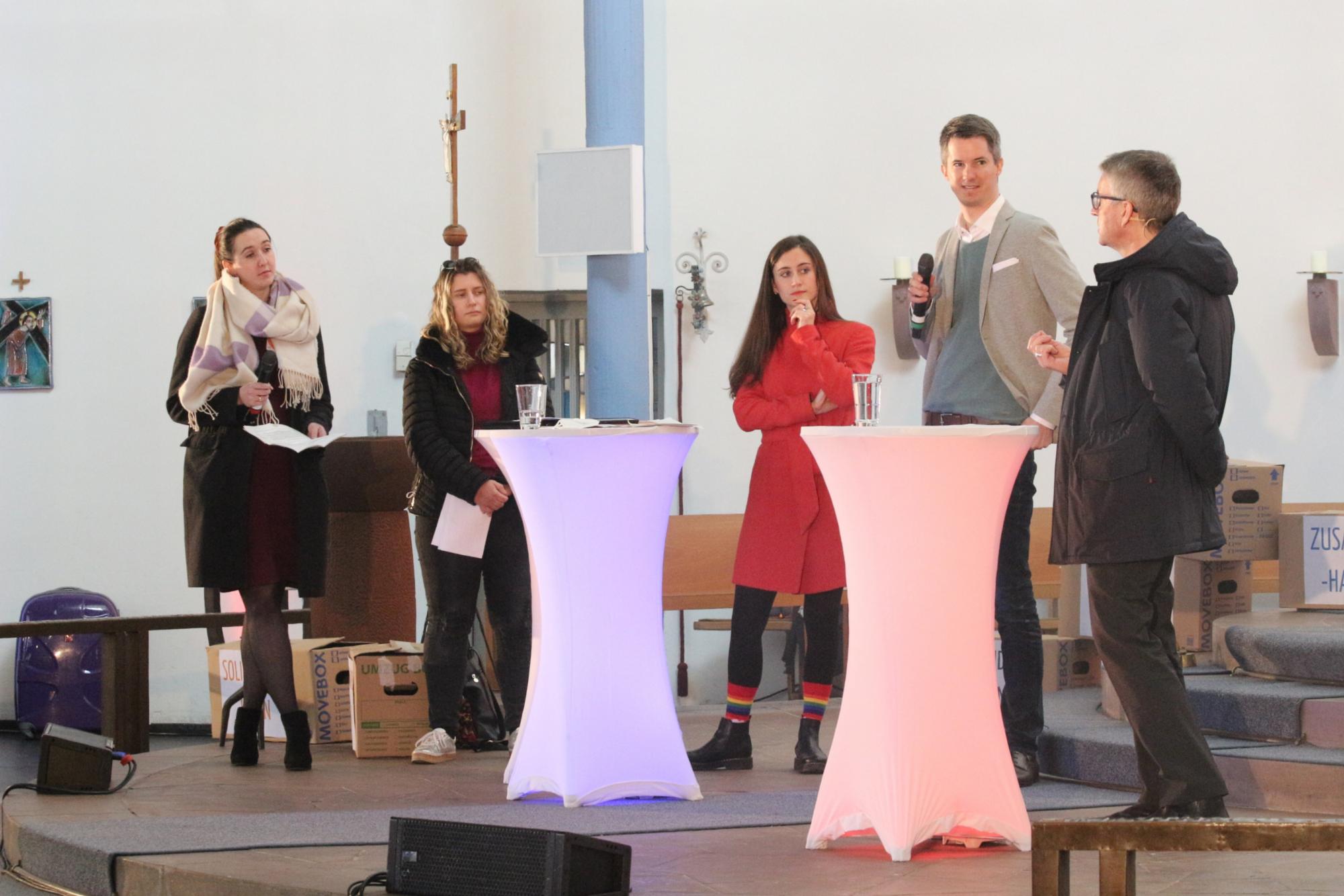 Mainz, 13. Februar 2022: Eindrücke vom TownHall-Format bei der zweiten Mainzer Jugendsynode mit Bischof Peter Kohlgraf. (c) Bistum Mainz / Blum