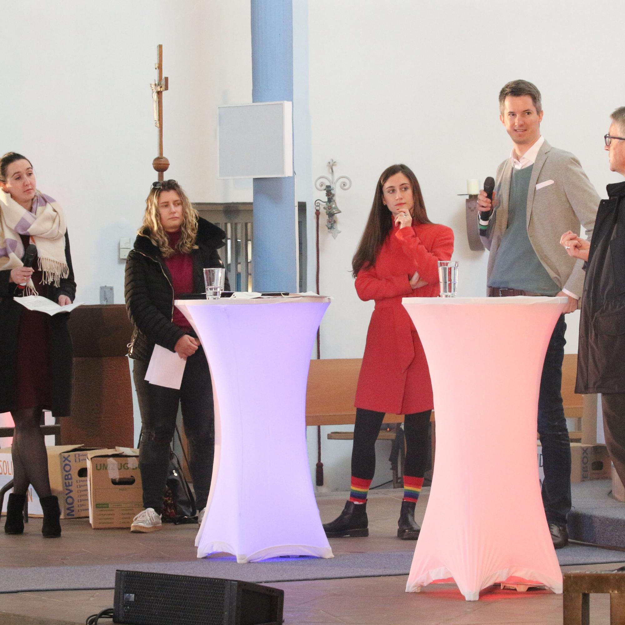 Mainz, 13. Februar 2022: Eindrücke vom TownHall-Format bei der zweiten Mainzer Jugendsynode mit Bischof Peter Kohlgraf.