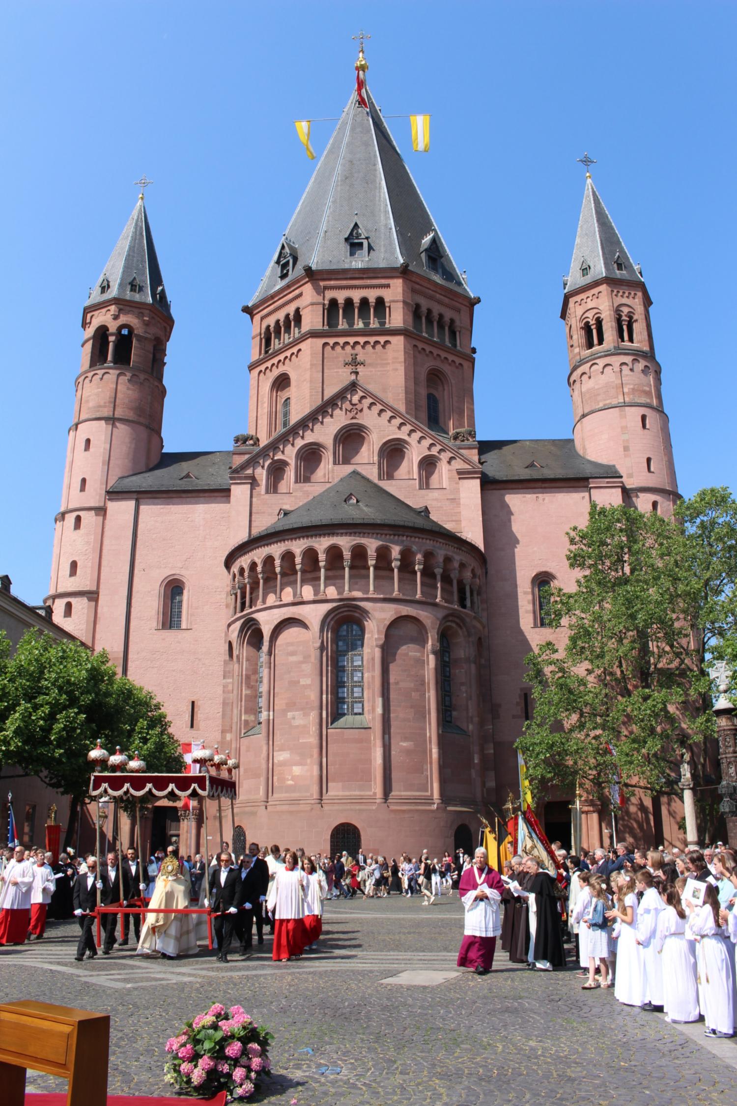 Mainz, 8. Juni 2023: Eindrücke der Fronleichnamsprozession. (c) Bistum Mainz / Blum
