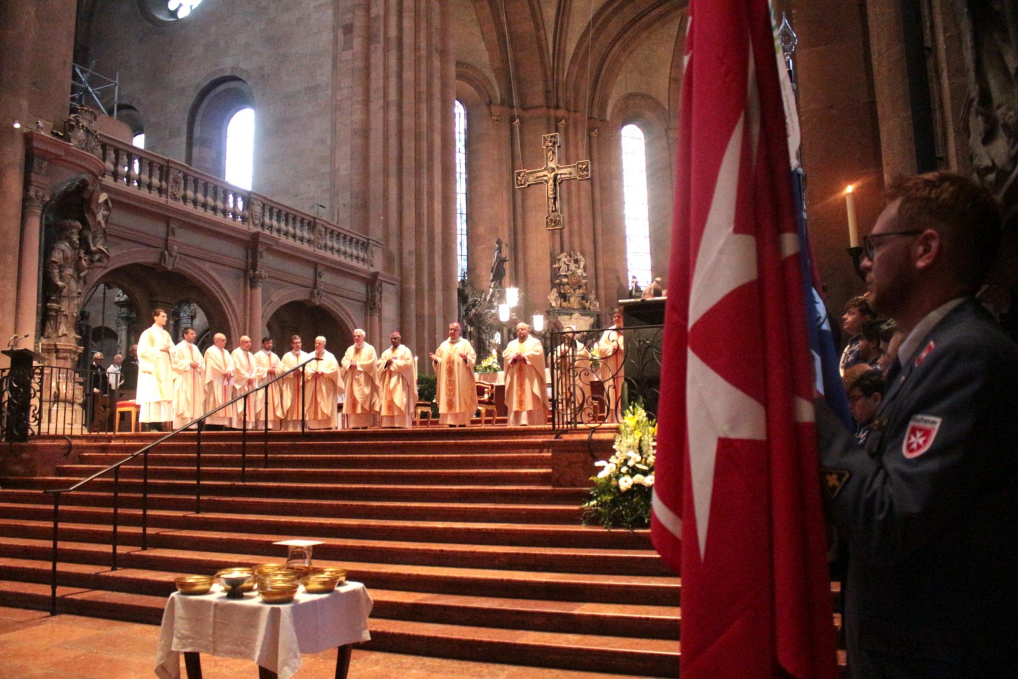 Mainz, 4. Juni 2026: Begrüßung beim Gottesdienst an Fronleichnam im Mainzer Dom. (c) Bistum Mainz / Blum