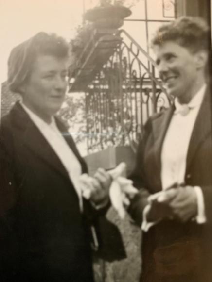 1945 Suzanne Leclezio (rechts im Bild) und Yvonne Ziegler