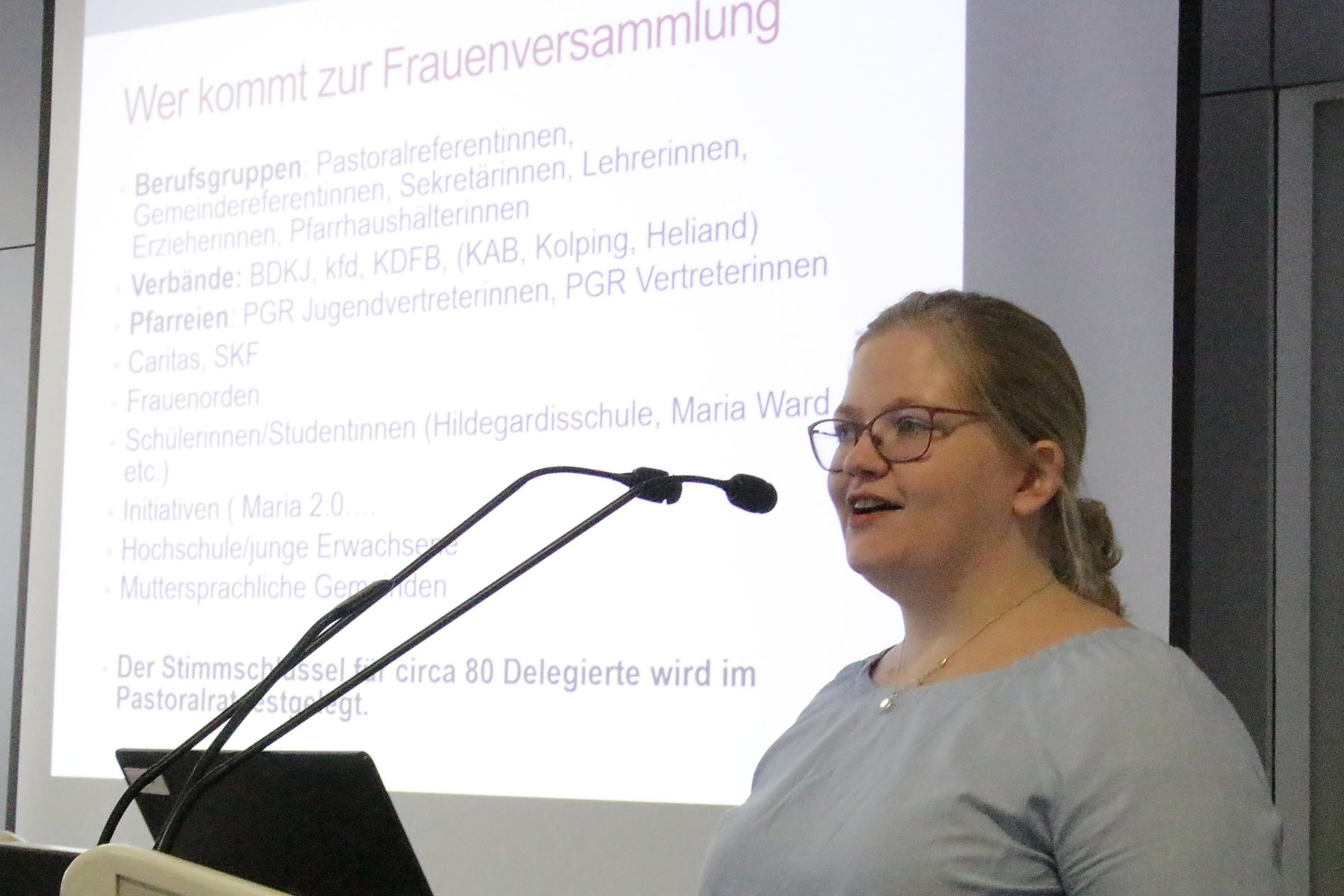 Mainz, 9. November 2019: BDKJ-Diözesanvorsitzende Nadine Wacker stellte einen ersten Entwurf für die Einrichtung einer Frauenkommission im Bistum Mainz vor.