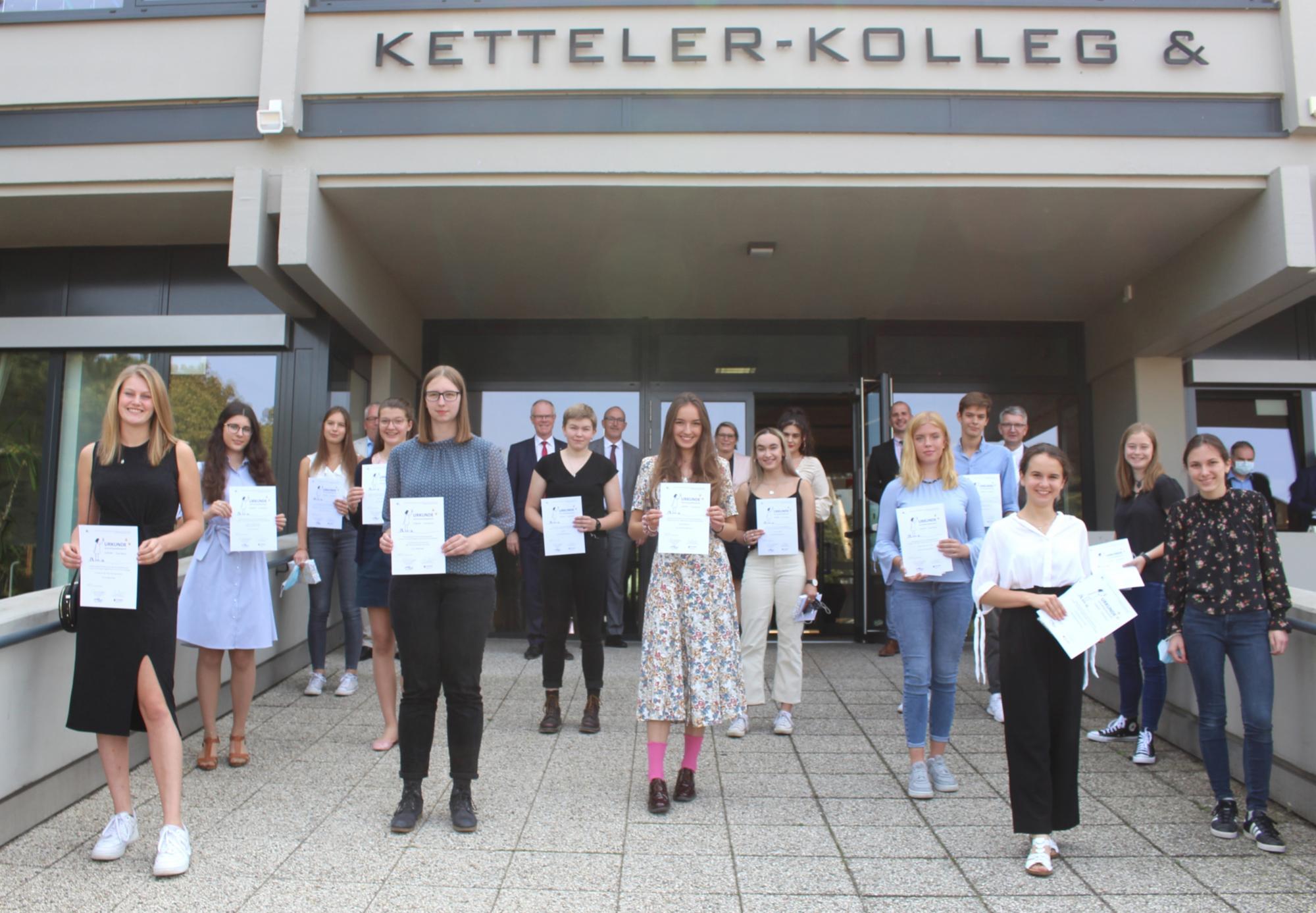 Mainz, 12. September 2020: Gruppenbild aller 15 Preisträgerinnen und Preisträger des Schreibwettbewebs 'Euopa - eine Reise'.