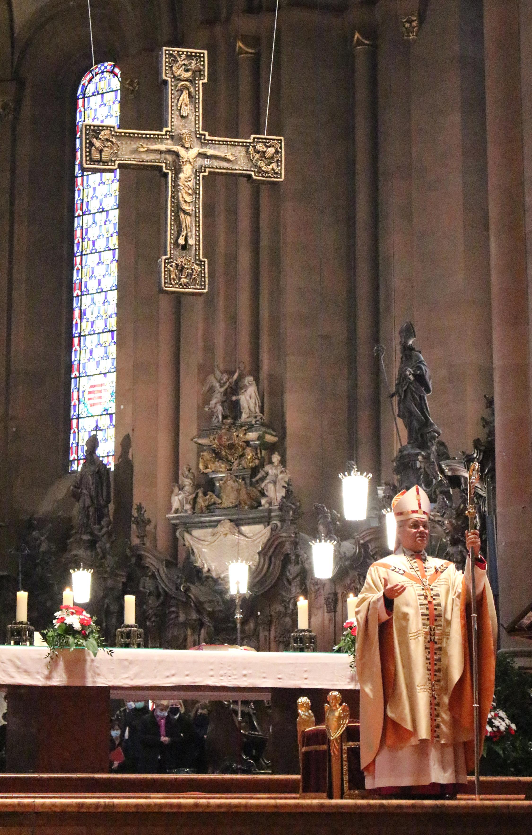 Mainz, 14. November 2021: Weihbischof Bentz beim Gottesdienst zum Hechfest des heiligen Martinus im Mainzer Dom.