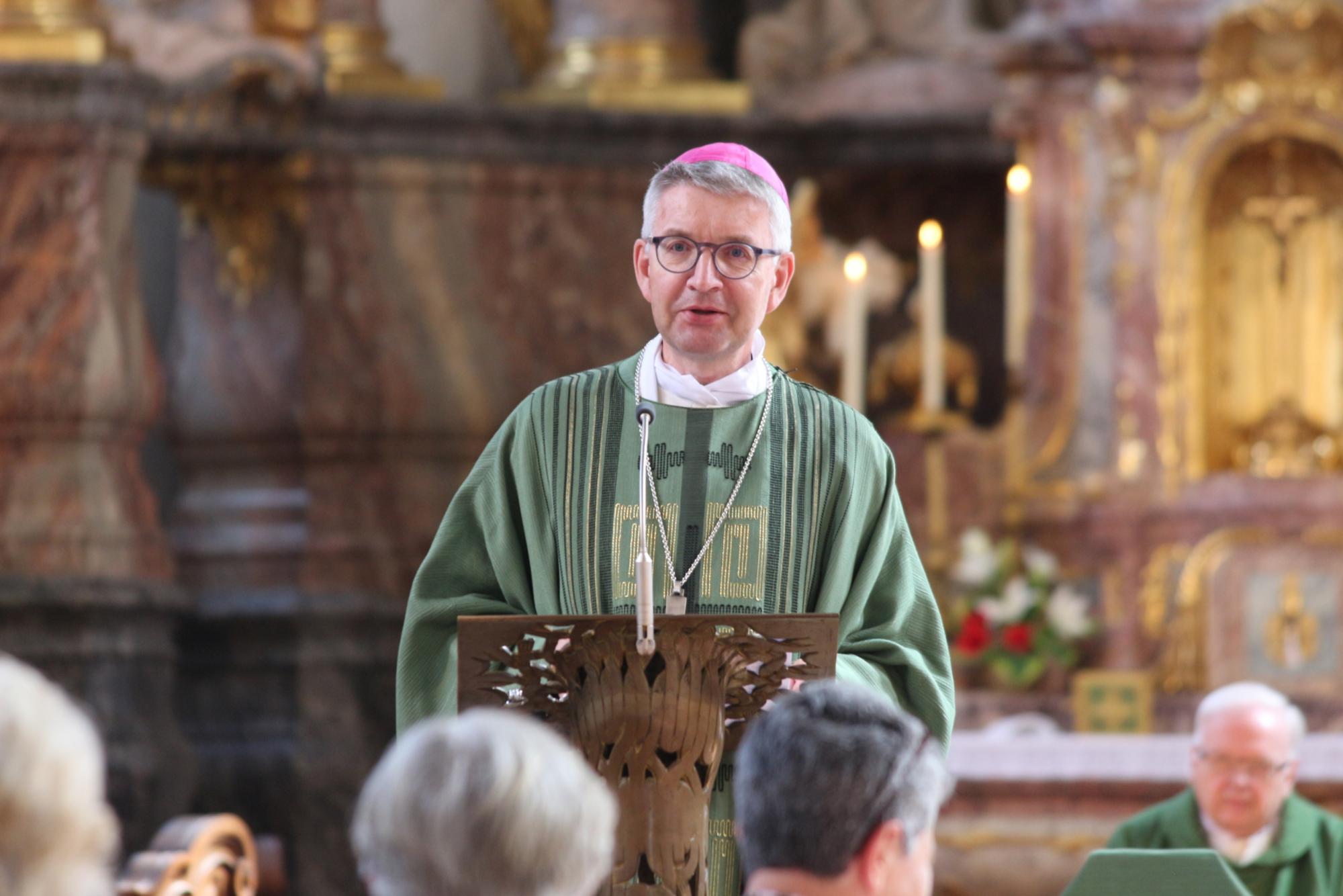 Mainz, 8. Juni 2022: Bischof Peter Kohlgraf bei seiner Predigt zum Jubiläum des Berufsverbandes der Pfarrhaushälterinnen. (c) Bistum Mainz / Blum