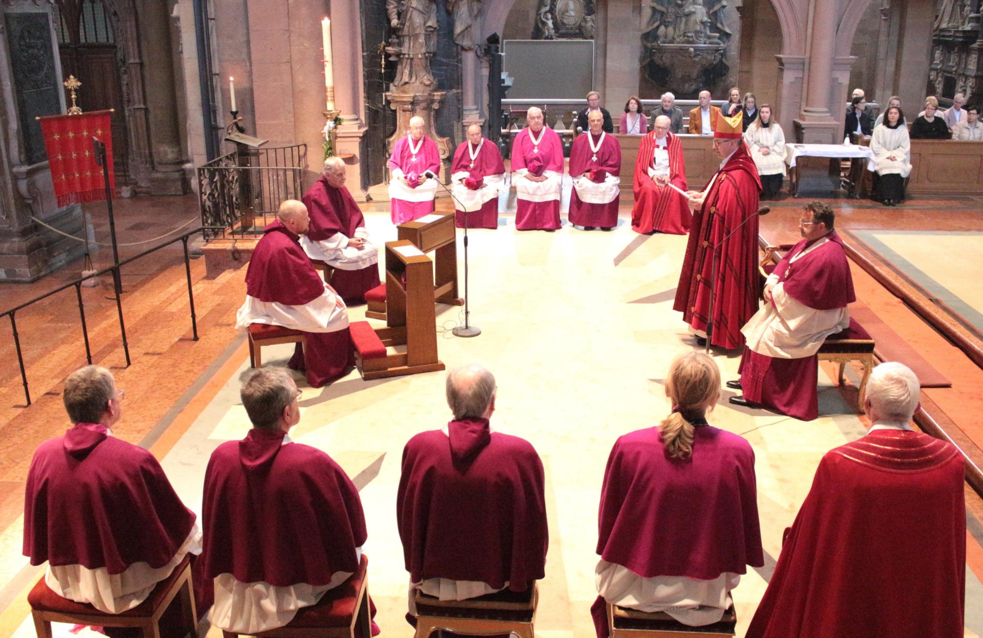 Mainz, 19. Mai 2024: Bischof Peter Kohlgraf bei seiner Ansprache zur Einführung der neuen Domkapitulare.