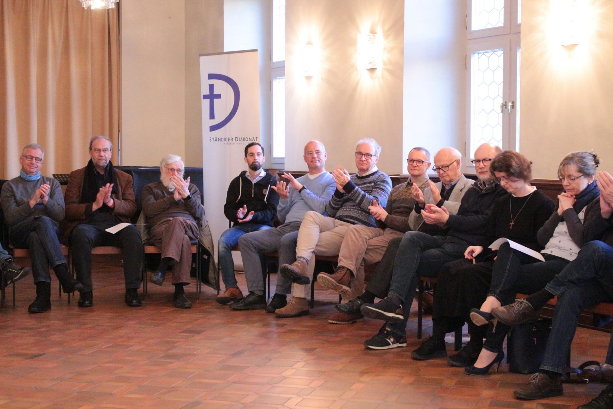 Mainz, 30. November 2024: Der Geistliche Tag der ständigen Diakone fand in der Aula des Mainzer Priesterseminars statt. (c) Bistum Mainz / Blum