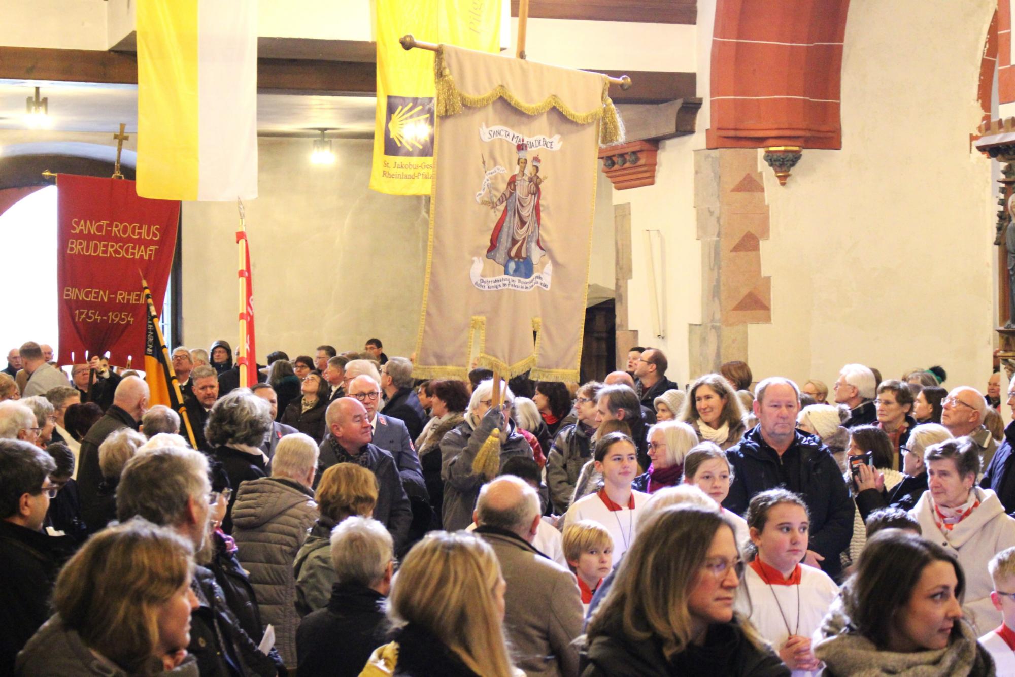 Bingen, 19. Januar 2025: Einzug in die Basilika St. Martin beim Gründungsgottesdienst. (c) Bistum Mainz / Blum