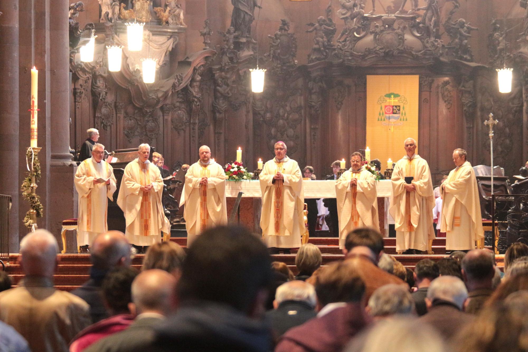 Mainz, 18. Mai 2025: Gottesdienst anlässlich der Einführung von Papst Leo. XIV. mit Bischof Peter Kohlgraf  und dem Mainzer Domkapitel. (c) Bistum Mainz / Blum