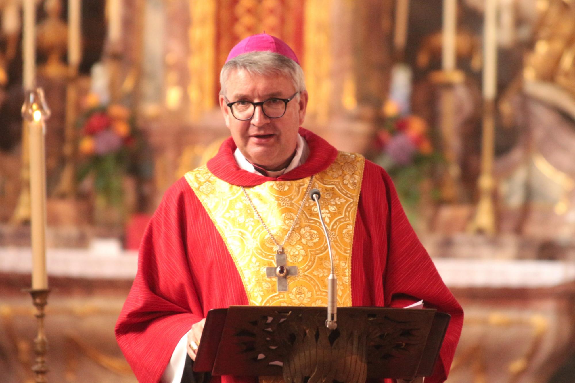 Mainz, 5. Juni 2025: Bischof Peter Kohlgraf am Ende des Gottesdienstes zum Bonifatiusfest im Priesterseminar. (c) Bistum Mainz / Blum