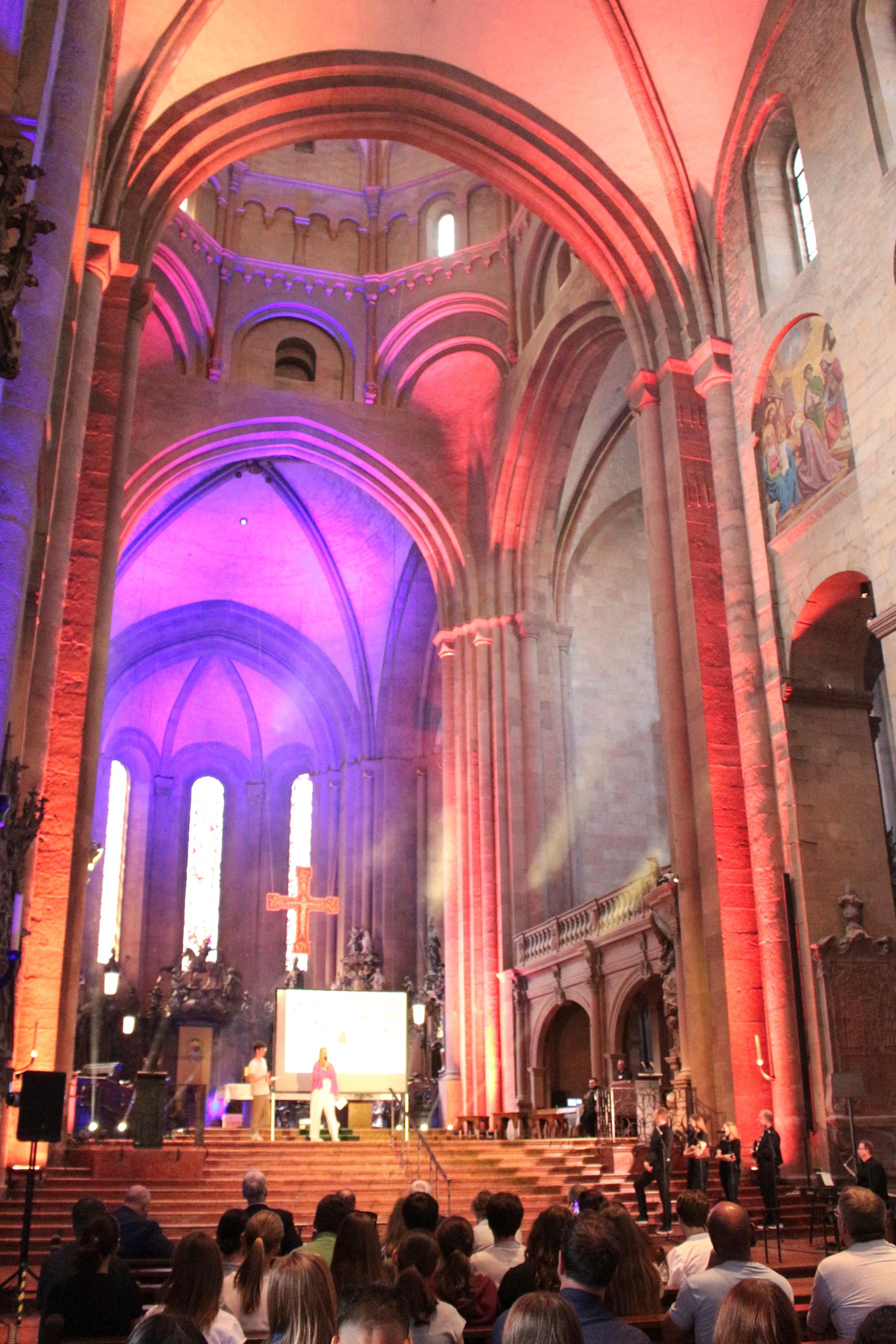 Mainz, 20. September 2025: Rund 250 Firmbewerber sind zum Begegnungstag in den Mainzer Dom gekommen.