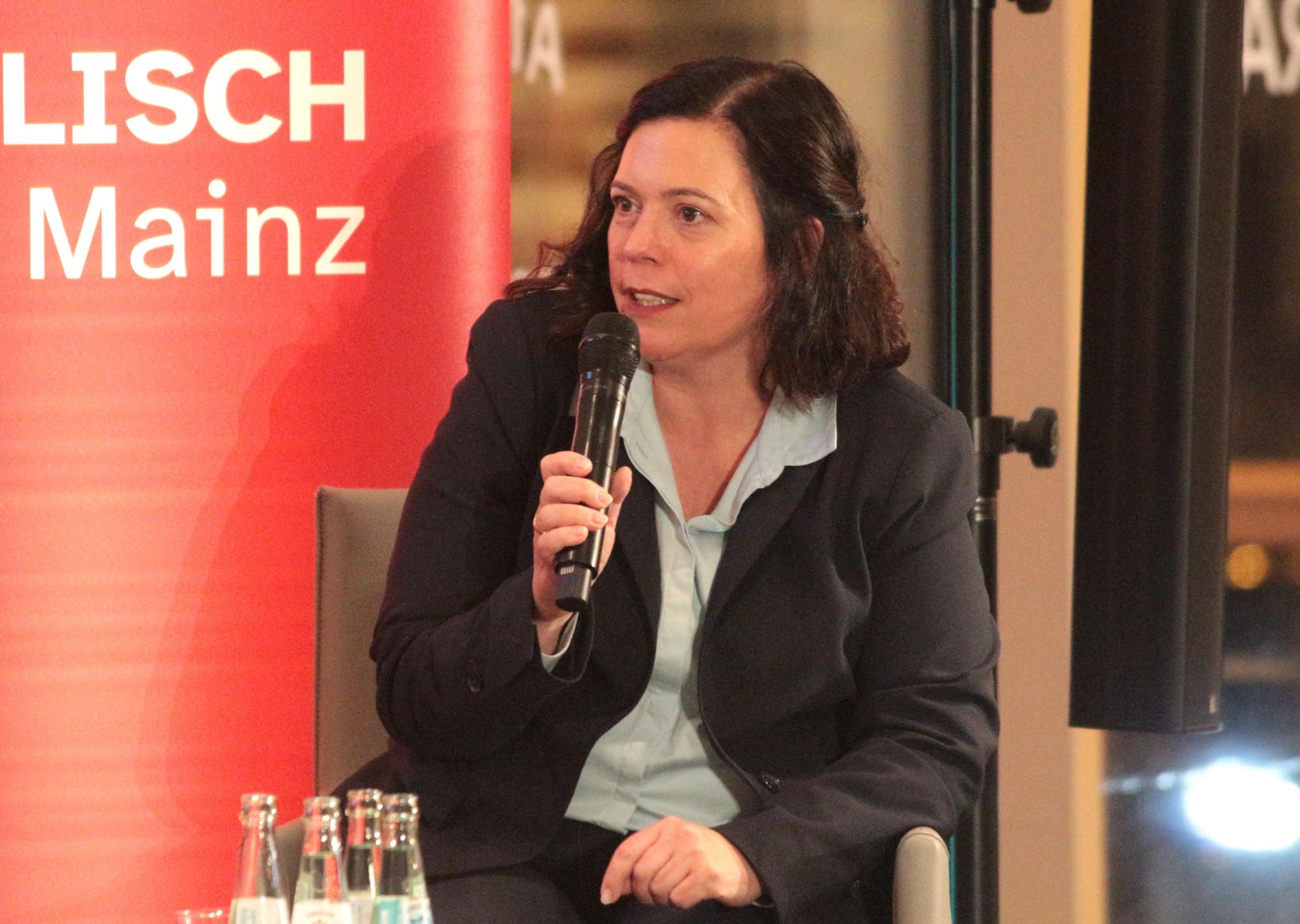 Mainz, 25. September 2025: Die Bevollmächtigte des Generalvikars, Ordinariatsdirektorin Stephanie Rieth, warb für einen ganzheitlichen 360-Grad-Blick.