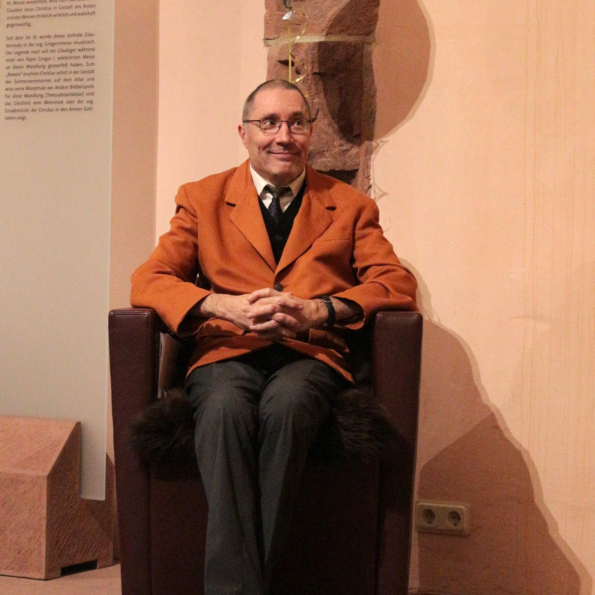 Mainz, 30. Oktober 2025: Die Kollegen hatten dem scheidenden Museumsdirektor Winfried Wilhelmy bei der Verabschiedung einen besonderen Platz reserviert.