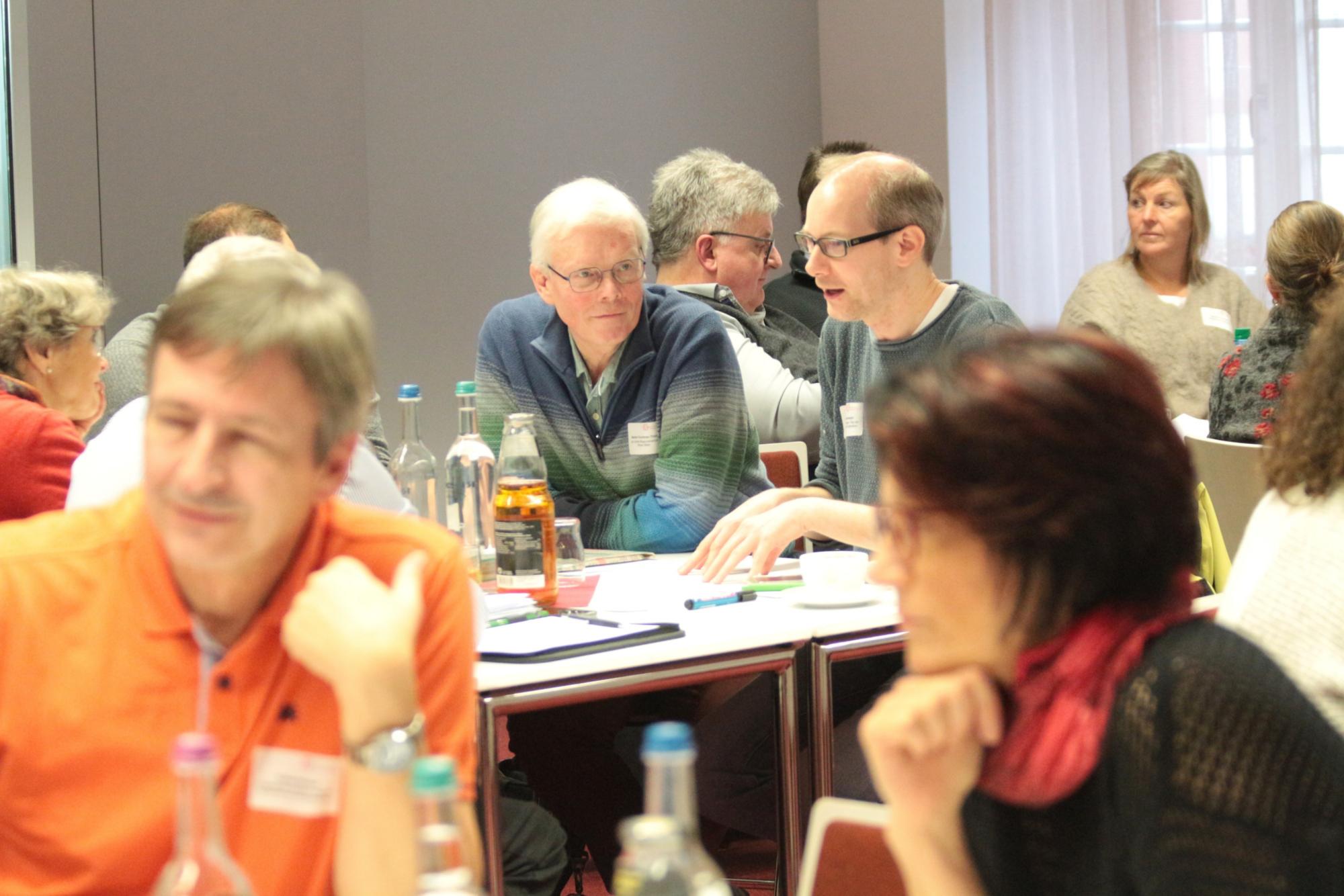 Mainz, 8. November 2025: Austausch bei der Herbstvollversammlung des Rates der Katholikinnen und Katholiken. im Erbacher Hof. (c) Bistum Mainz / Blum