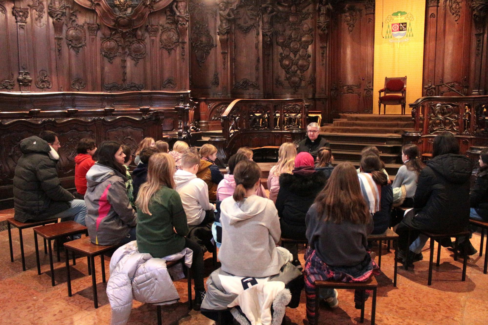 Mainz, 21. November 2025: Bischof Peter Kohlgraf beim Vorlesetag im Mainzer Dom. (c) Bistum Mainz / Blum