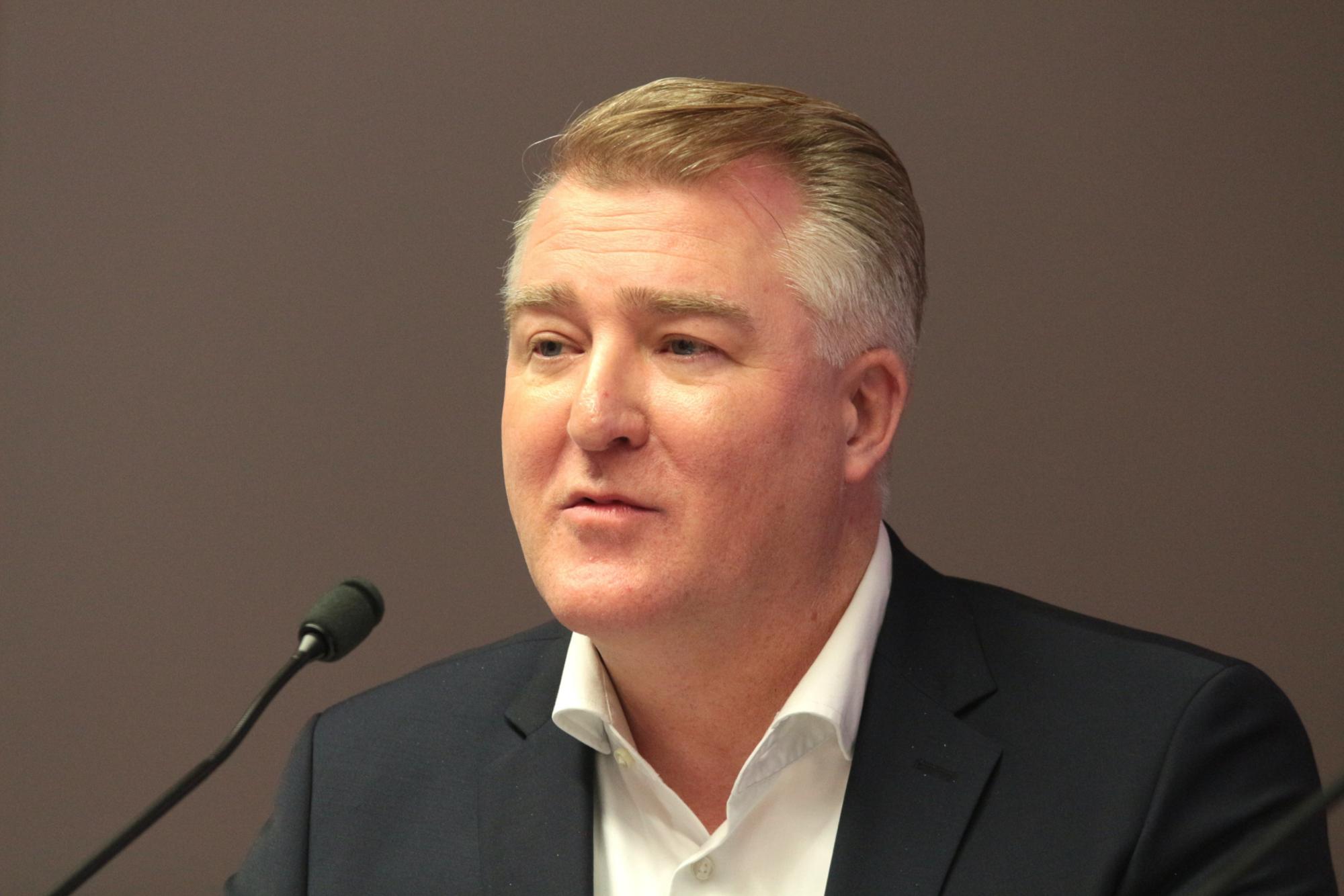 Mainz, 13. Dezember 2025: Diözesanökonom Carsten Erdt stellte den Wirtschaftsplan 2026 vor. (c) Bistum Mainz / Blum