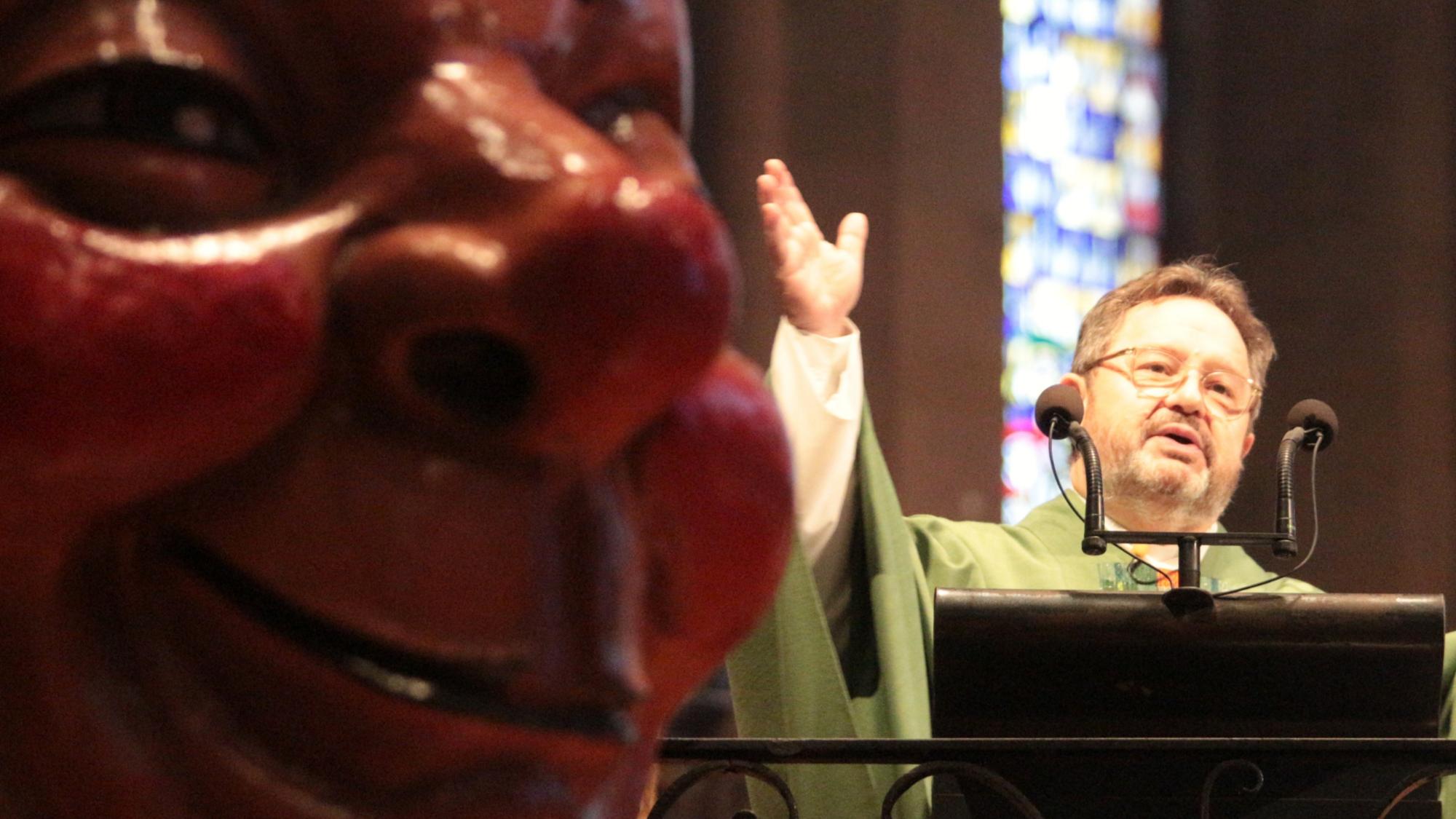 Mainz, 15. Februar 2026. Predigt von Domdekan Henning Priesel beim Gardegottesdienst im Mainzer Dom.