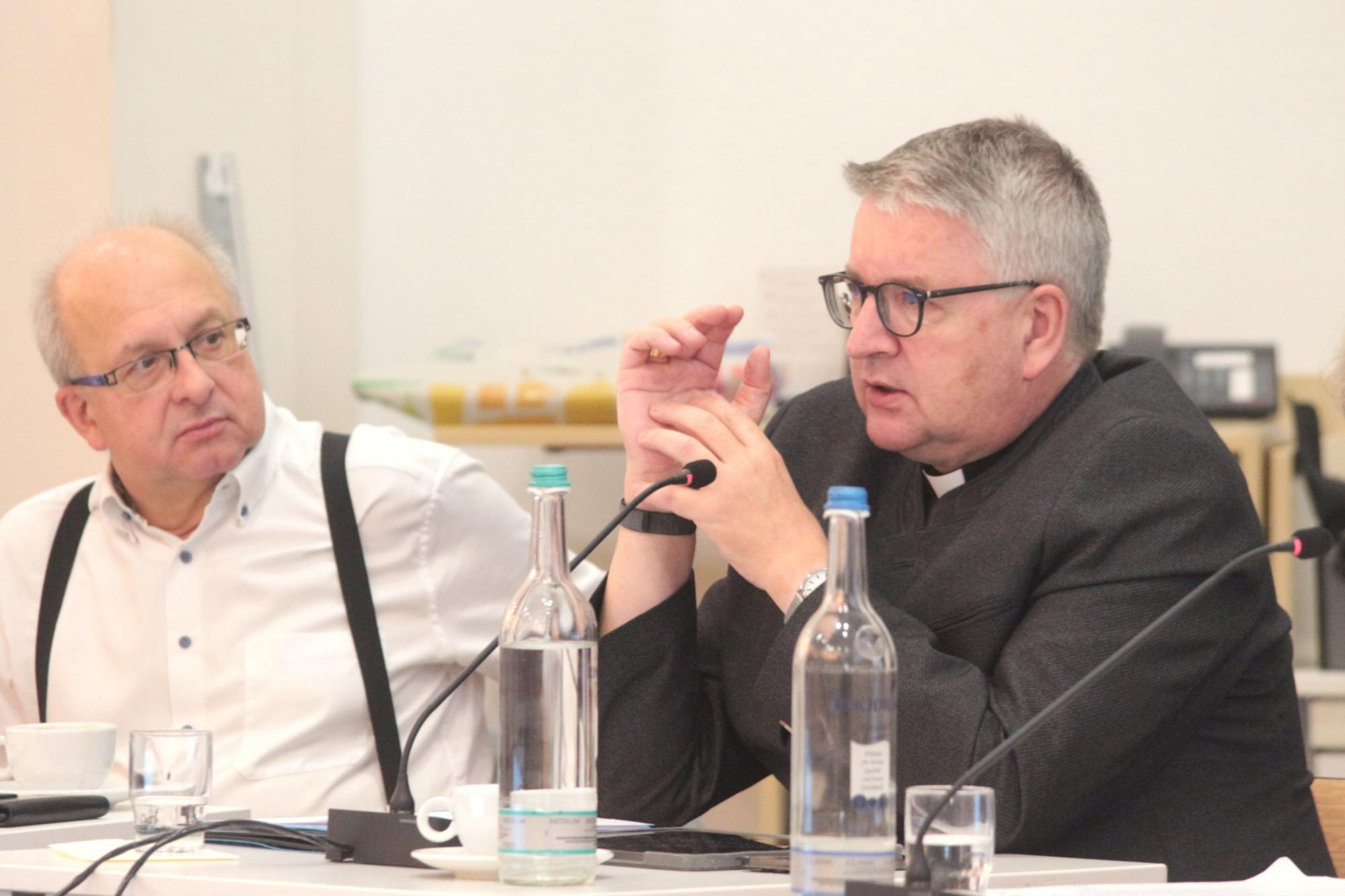 Mainz, 12. September 2026: Bischof Peter Kohlgraf würdigte das gute Miteinander in der Ökumene, links: Seelsorgedezernent Michael Wagner-Erlekam.