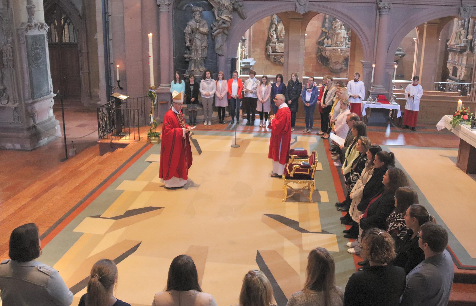 Mainz, 3.5.2019: Bischof Peter Kohlgraf sandte insgesamt 32 Religionslehrerinnen und -lehrer aus dem Bistum Mainz.