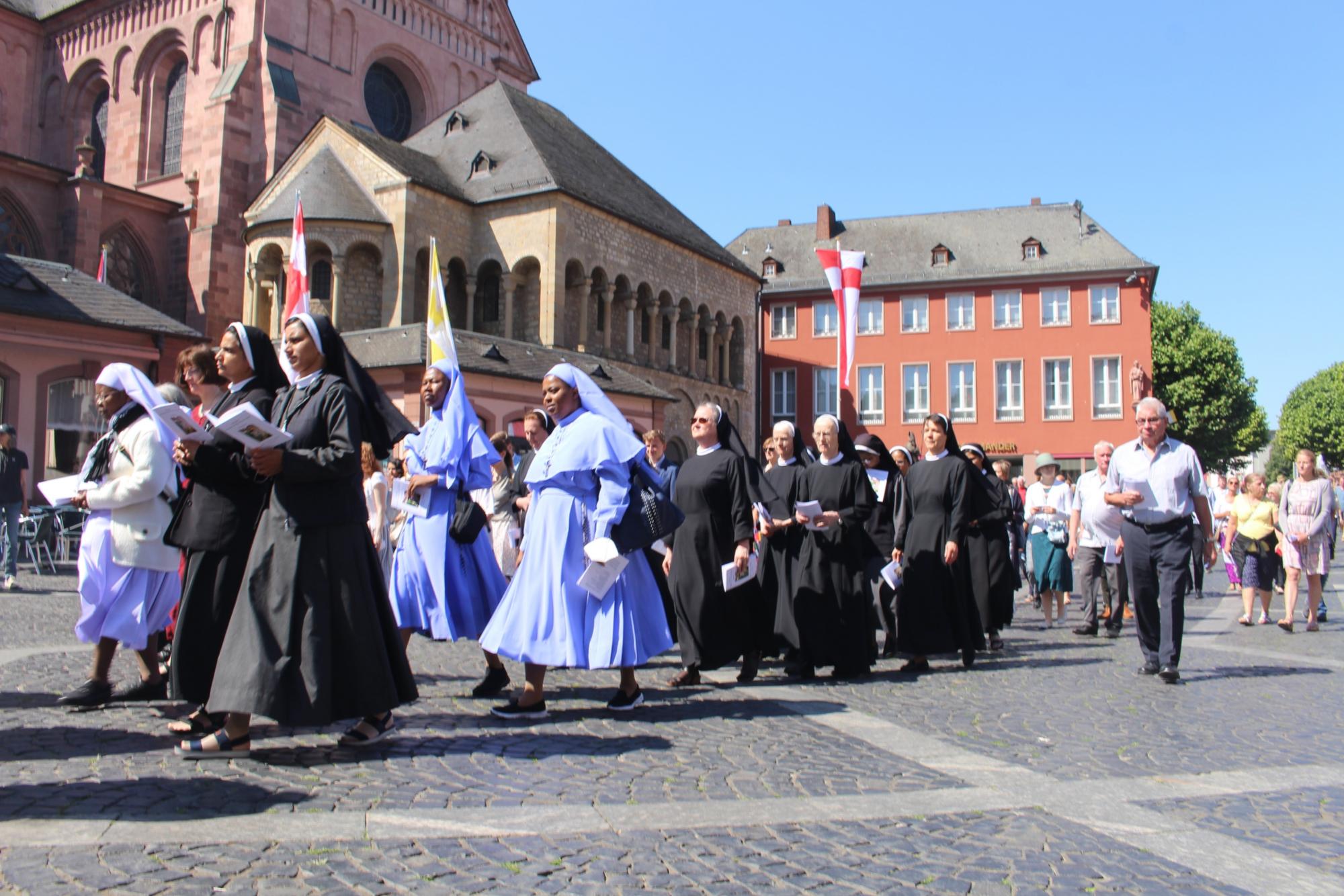 Mainz, 16. Juni 2022: Fronleichnamsprozession in Mainz (c) Bistum Mainz / Blum