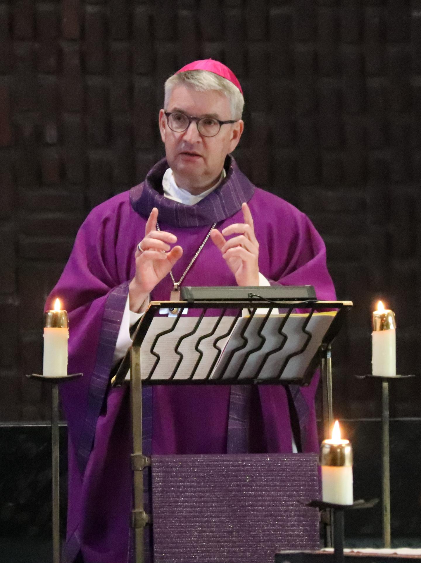 Bischof Peter Kohlgraf bei seiner Predigt zum Jubiläum 50 Jahre Katholische Hochschule Mainz (c) Bistum Mainz/Hoffmann