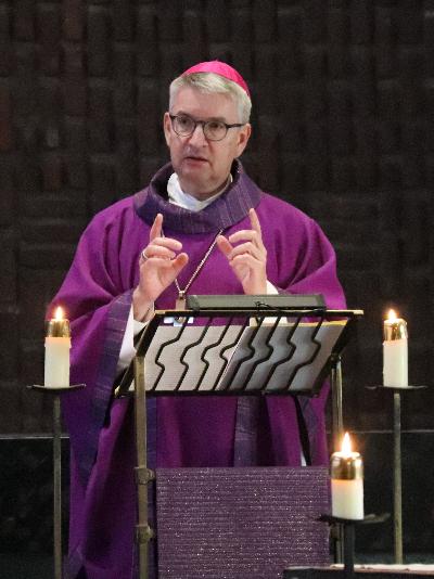 Bischof Peter Kohlgraf bei seiner Predigt zum Jubiläum 50 Jahre Katholische Hochschule Mainz