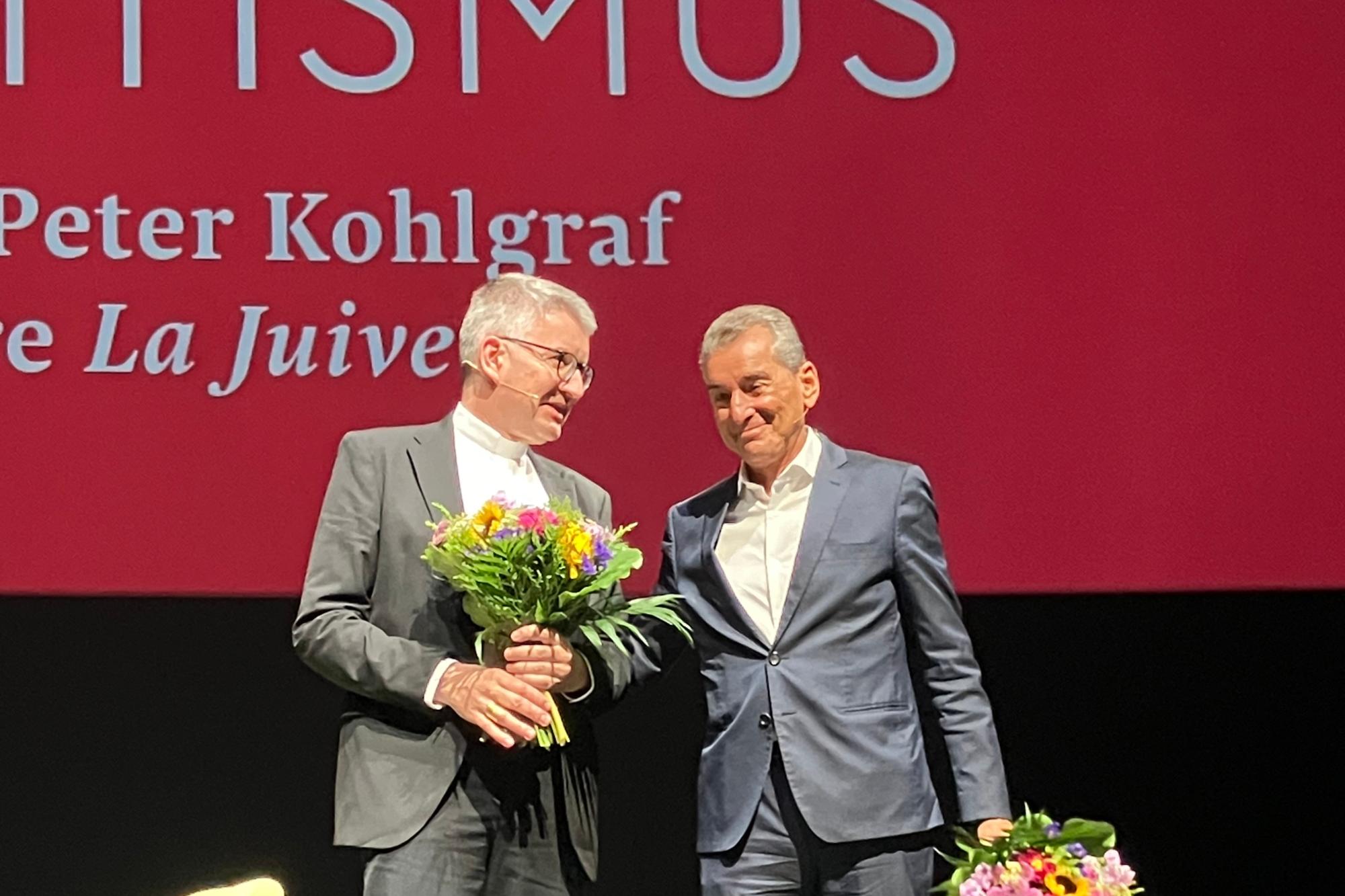 Frankfurt, 1. Juli 2024: Bischof Peter Kohlgraf und Michel Friedman (rechts) sprachen in der Oper Frankfurt rund 90 Minuten über christlichen Antisemitismus.