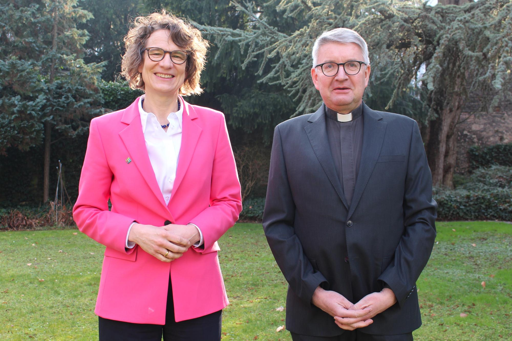 Mainz, 21. Februar 2025: Antrittsbesuch der neuen Kirchenpräsidentin der EKHN, Prof. Dr. Christiane Tietz (links), beim Mainzer Bischof Peter Kohlgraf.