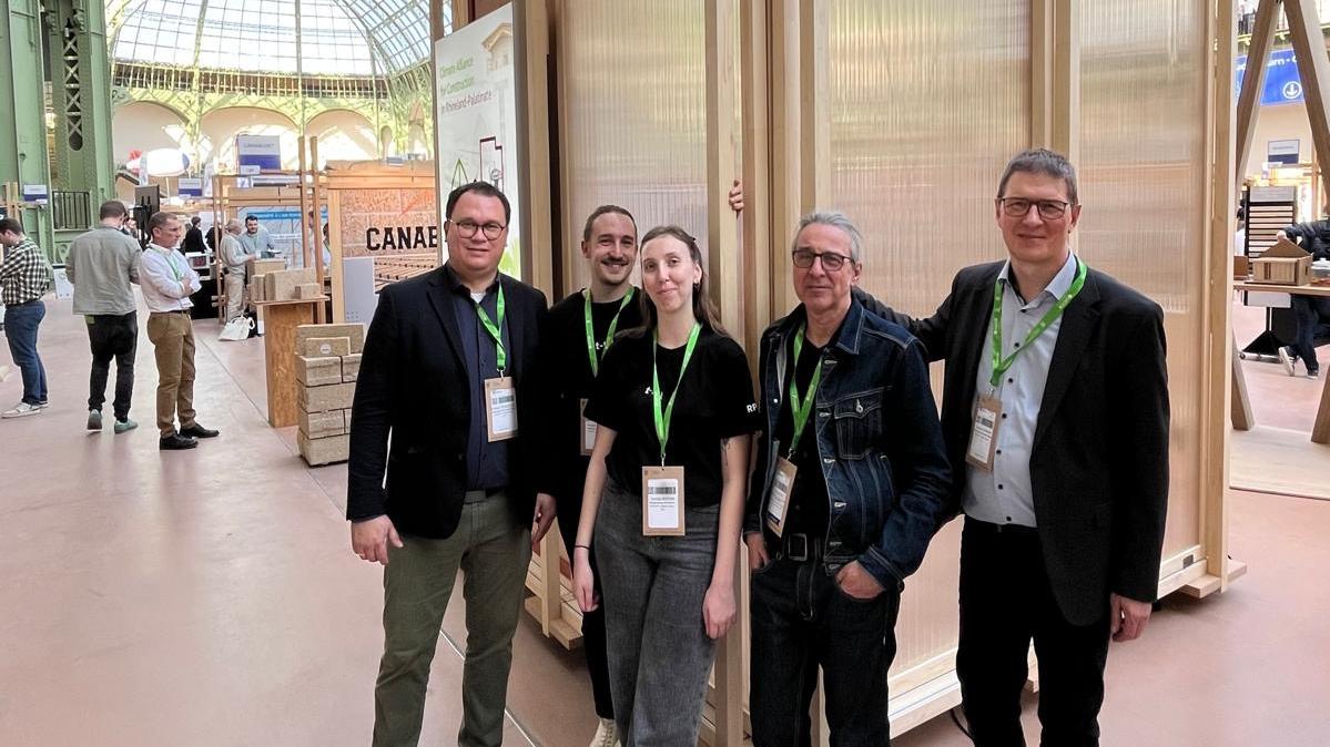 Paris, 26. Februar 2026: Vorstellung der KirchenBOX in Paris (v.l.n.r.): Roman Prokscha, Pascal Richter, Svenja Brehm und Prof. Dirk Bayer (alle drei von der RPTU) sowie Baudirektor Johannes Krämer.