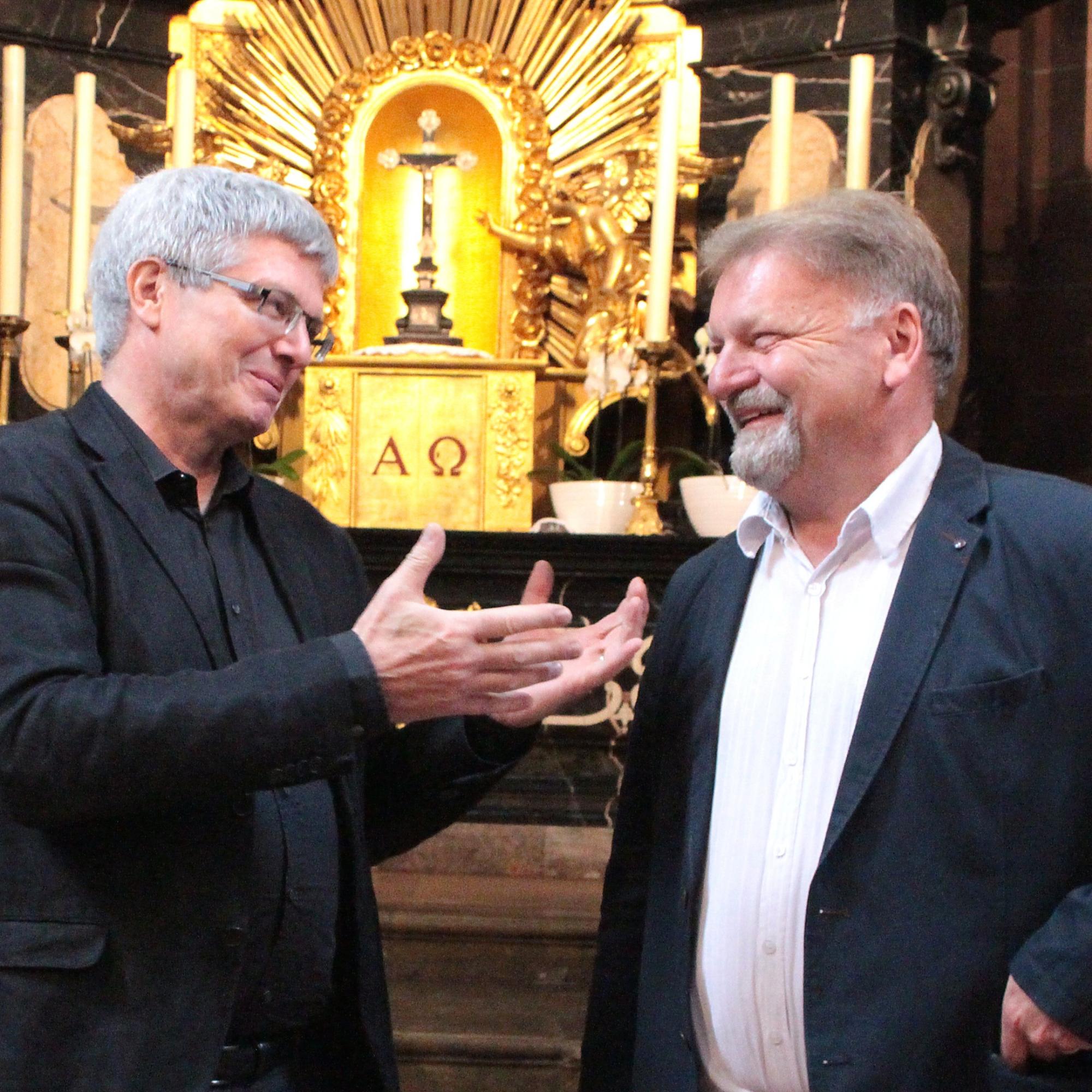 Thomas Klumb (rechts) im Mai 2018 bei der Vorstellung des VR-Brillen-Projektes im Wormser Dom zusammen mit Dr. Michael Klein, Leiter des Institutes für Neue Medien Frankfurt, welches das VR-Projekt maßgeblich unterstützt hat.