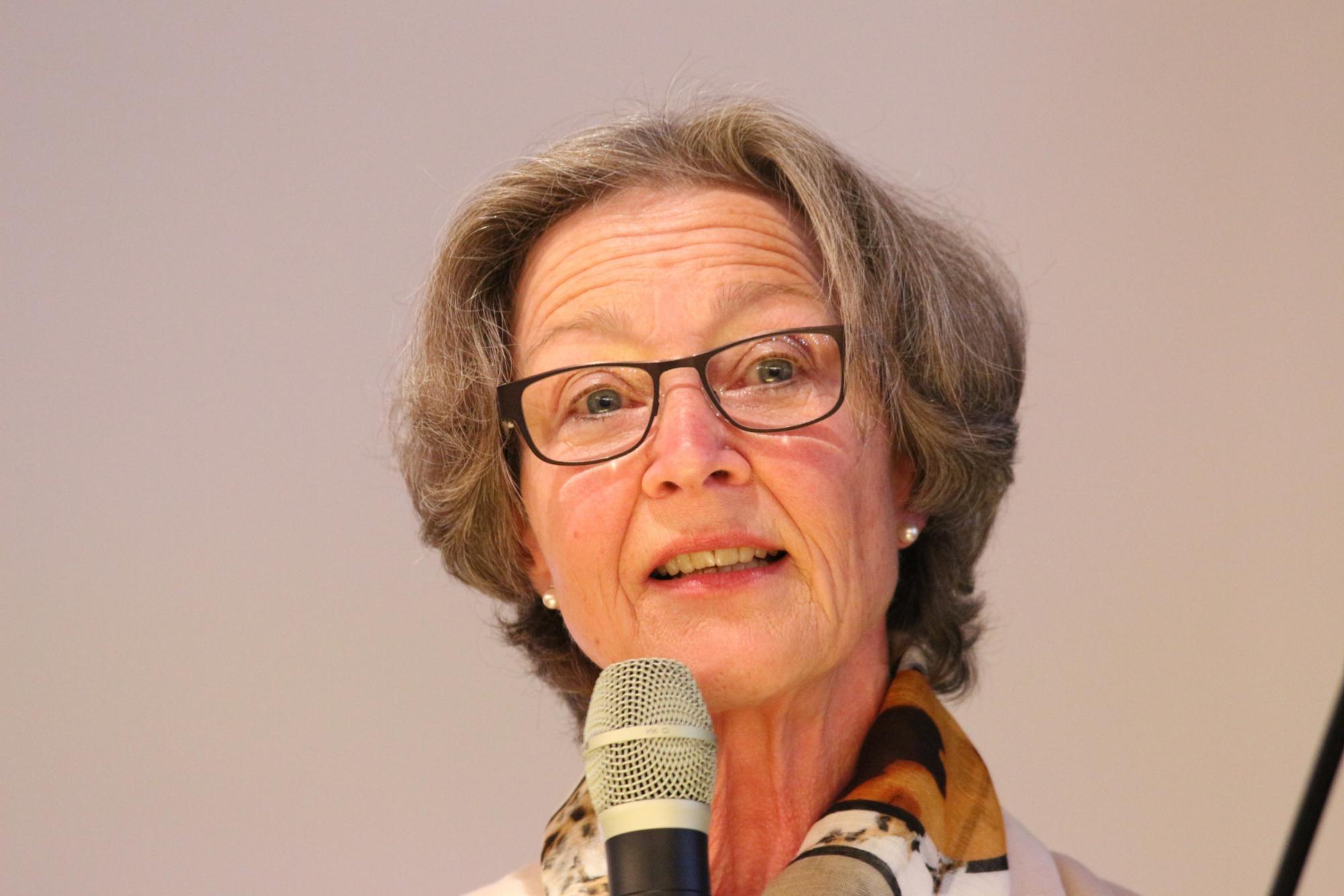 Mainz, 28. April 2022: Dr. Susanne Barner bei Ihrer Ansprache im Ketteler-Saal. (c) Bistum Mainz / Blum