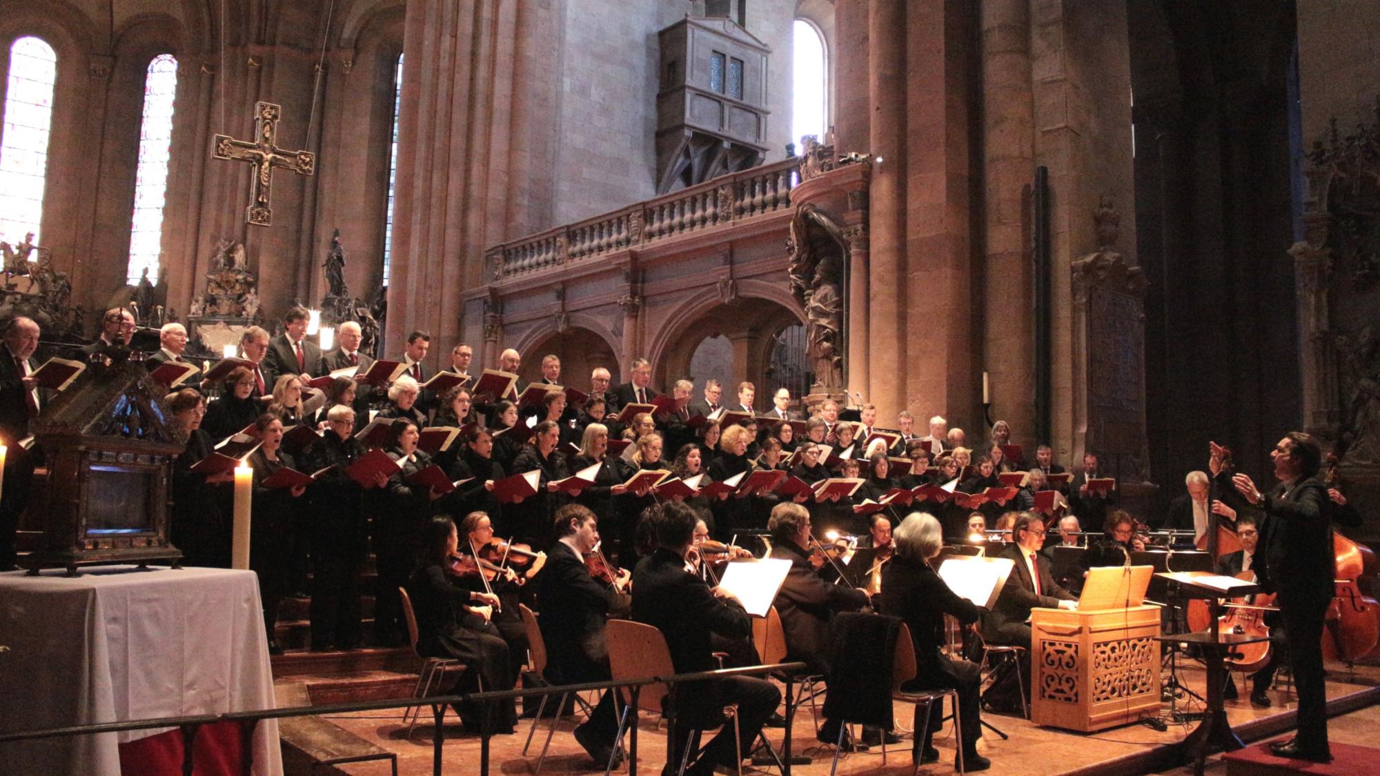 Abendlob im Mainzer Dom im Februar 2024, gestaltet von der Domkantorei St. Martin, dem Mainzer Domorchester und vier Gesangssolisten unter Leitung von Domkapellmeister Professor Karsten Storck sowie Domorganist Professor Daniel Beckmann an der Domorgel