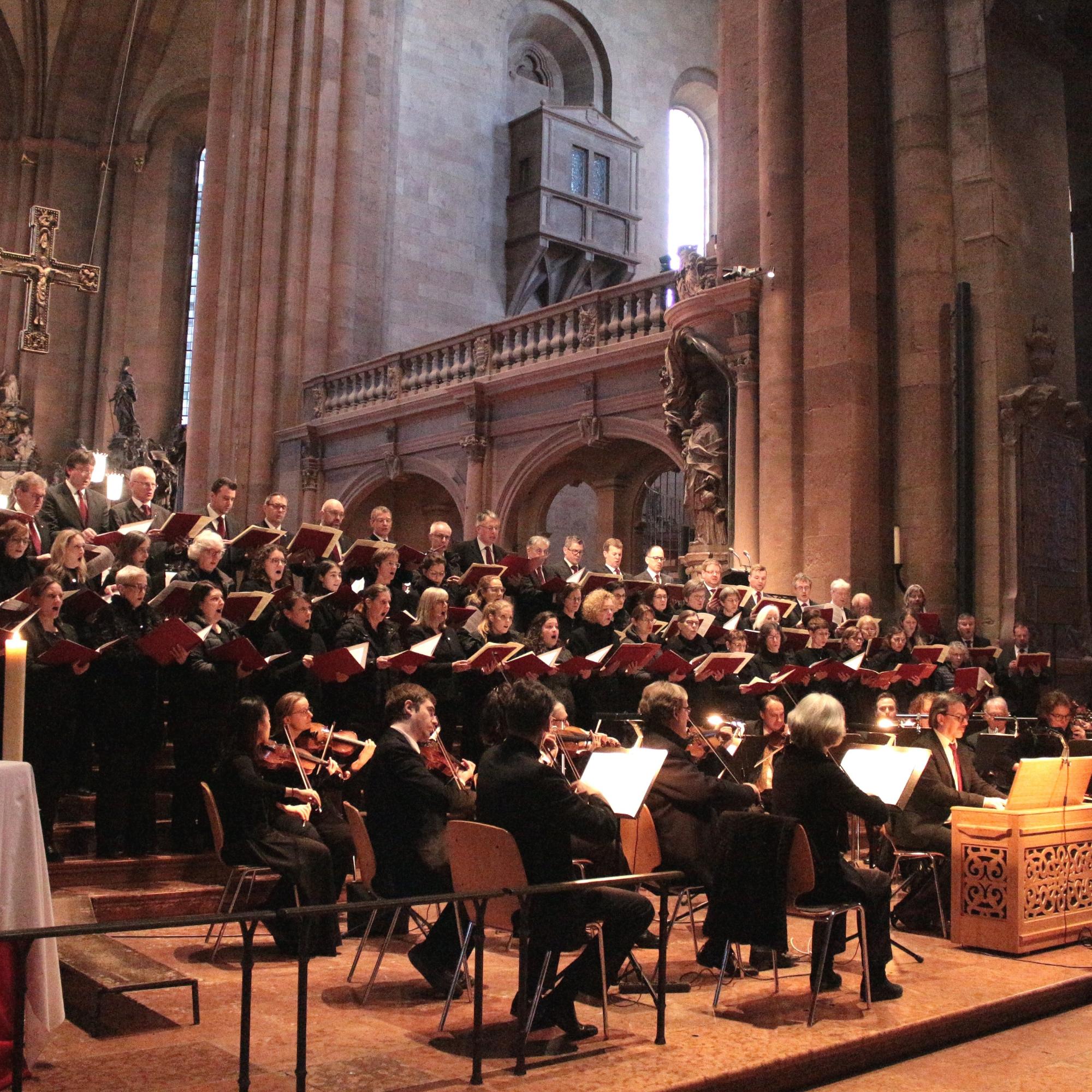 Abendlob im Mainzer Dom im Februar 2024, gestaltet von der Domkantorei St. Martin, dem Mainzer Domorchester und vier Gesangssolisten unter Leitung von Domkapellmeister Professor Karsten Storck sowie Domorganist Professor Daniel Beckmann an der Domorgel