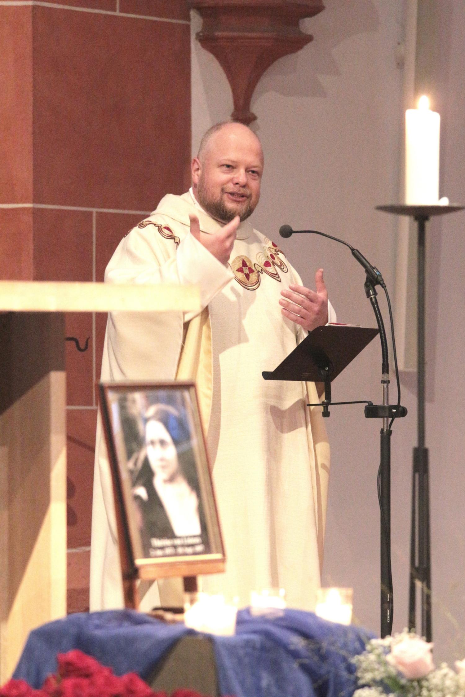 Mainz, 1. Oktober 2024: Der Festgottesdienst mit Generalvikar Dr. Sebastian Lang  fand am Gedenktag der heiligen Therese von Lisieux statt. (c) Bistum Mainz / Blum