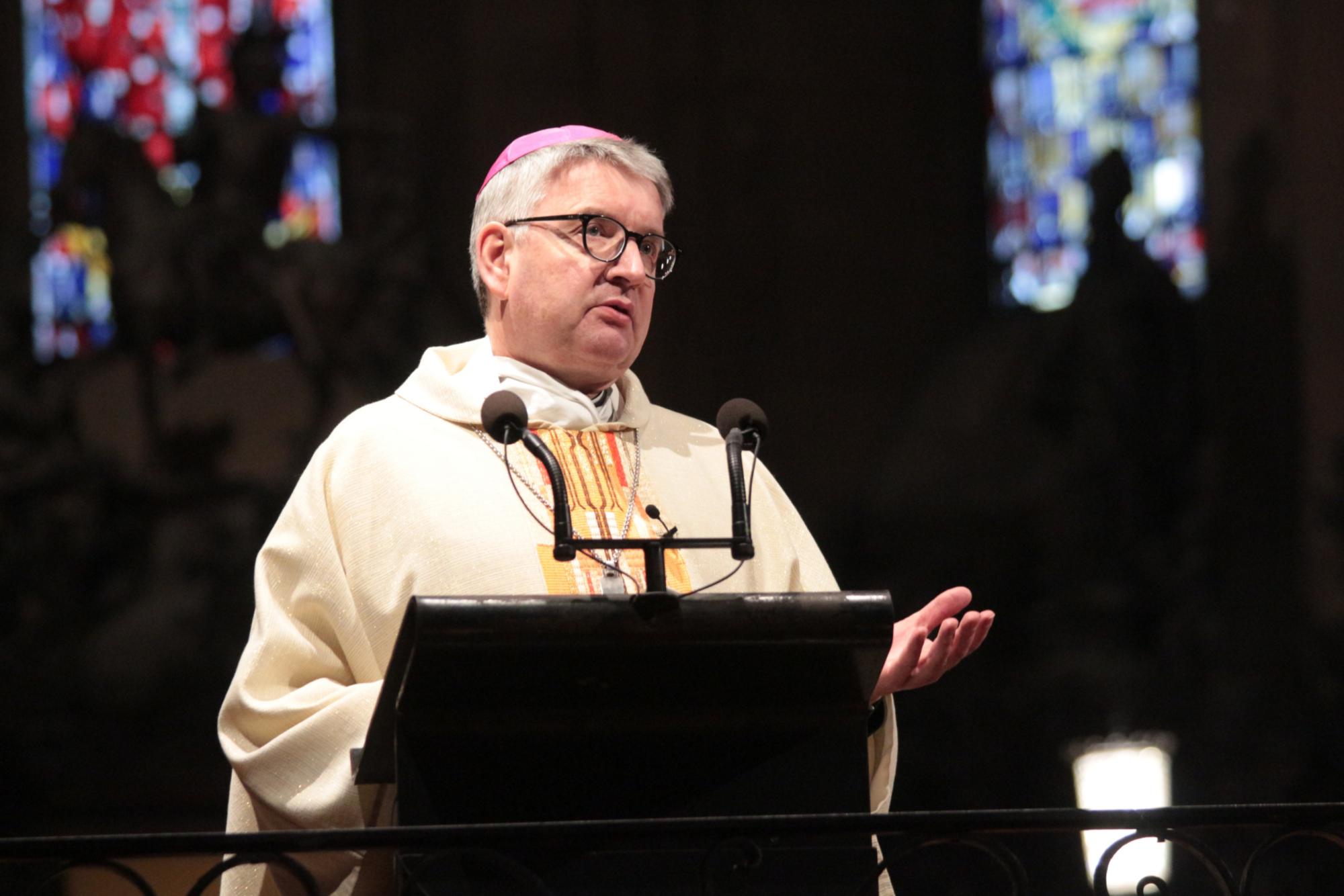 Mainz, 29. Dezember 2024: Bischof Peter Kohlgraf bei seiner Predigt zur Eröffnung des Heiligen Jahres im Mainzer Dom. (c) Bistum Mainz / Blum