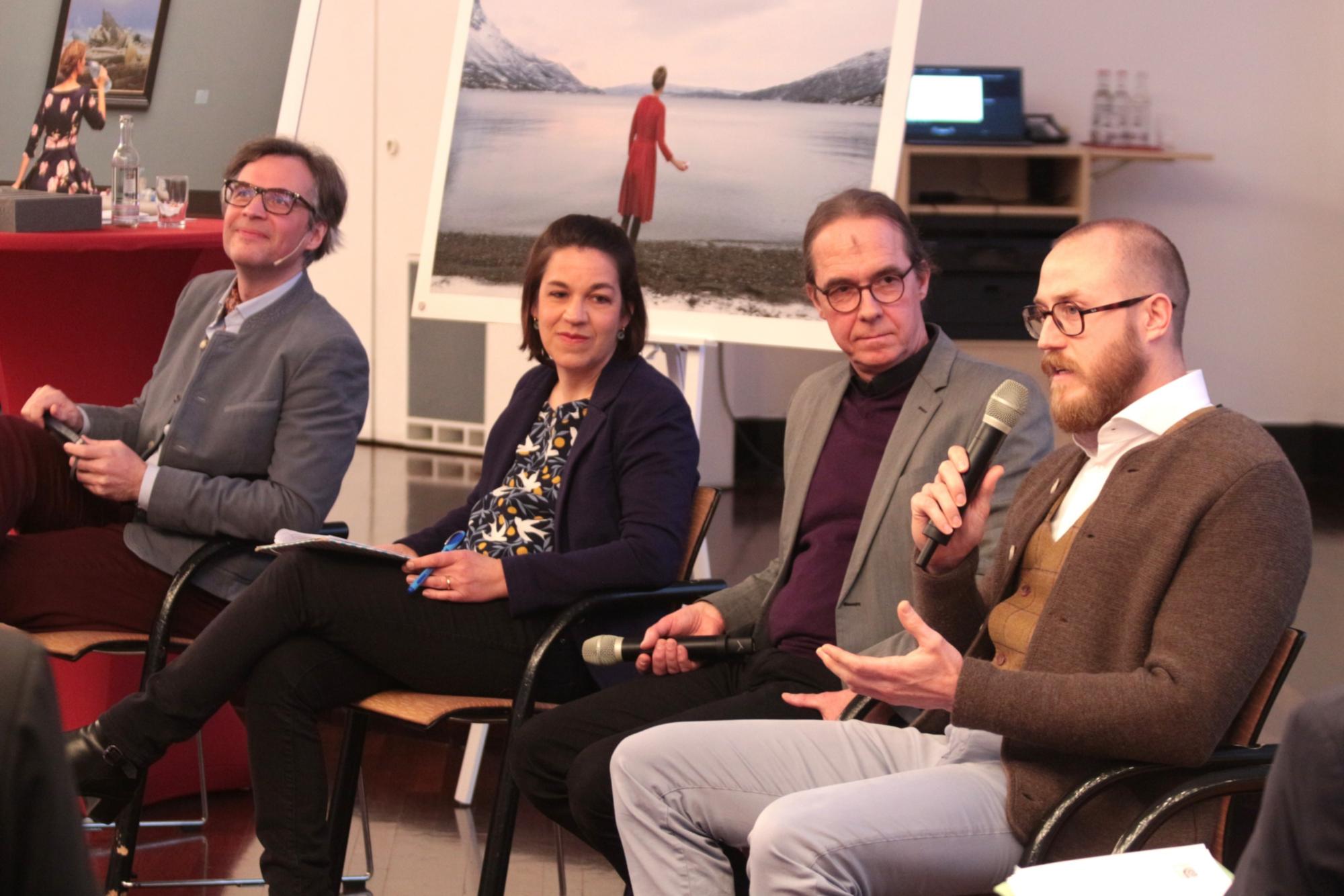 Mainz, 5. März 2025: Diskussion mit Überraschungsgästen (v.l.n.r.): Oliver Schlaudt, Cornelia Frings, Ruben Zimmermann und Torben Kraffczyk. (c) Bistum Mainz / Blum