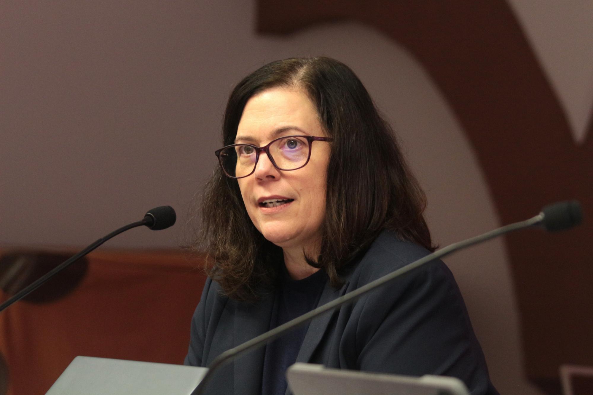 Mainz, 13. Dezember 2025: Die Bevollmächtigte Stephanie Rieth berichtete unter anderem über den Organisationsentwicklungsprozess im Bischöflichen Ordinariat. (c) Bistum Mainz / Blum