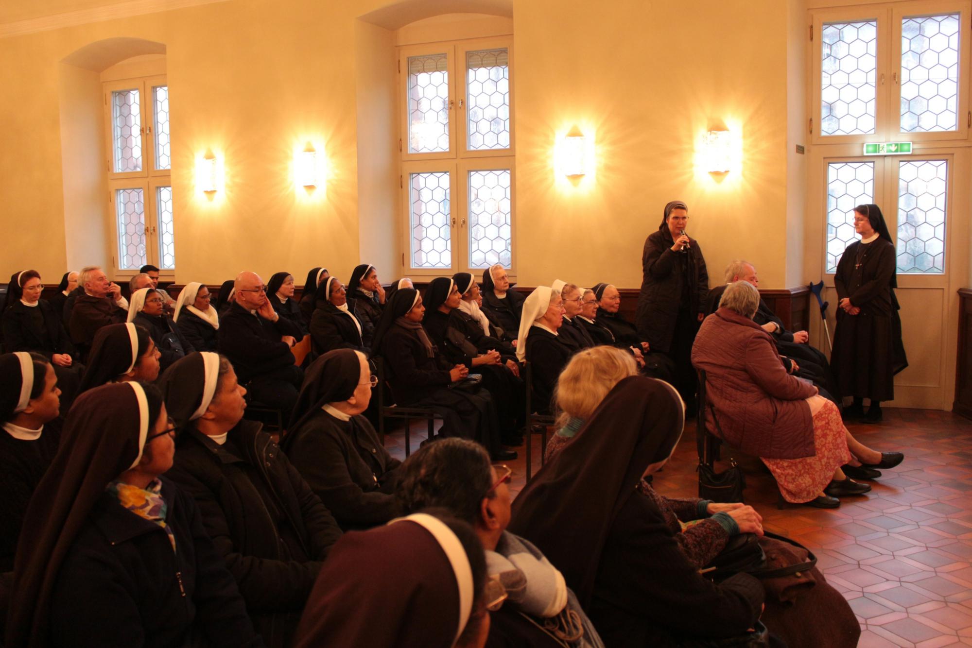 Mainz, 2. Februar 2026: an den Vortrag von P. Elias Füllenbach schloss sich ein reges Gespräch an. (c) Bistum Mainz / Blum