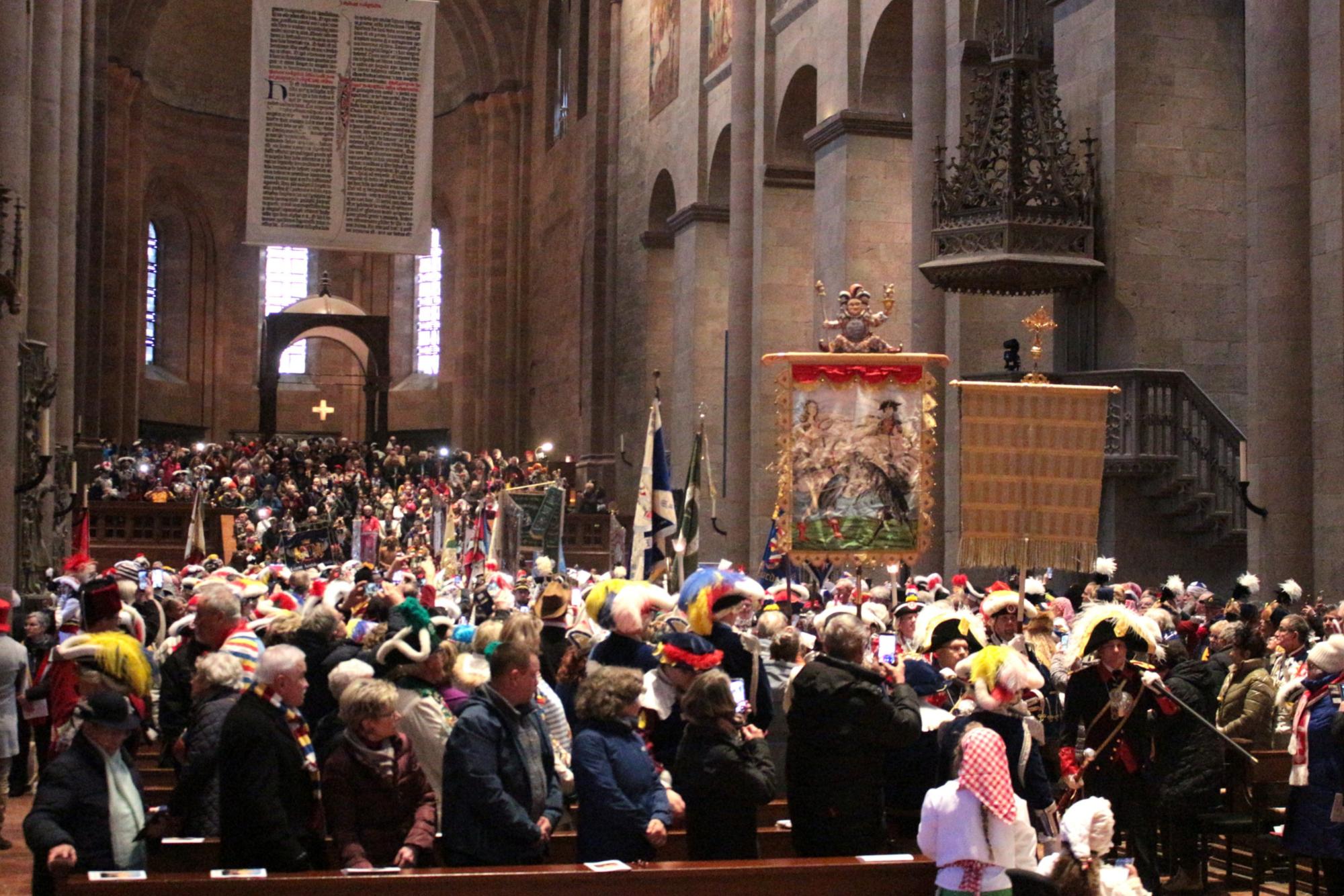 Mainz, 15. Februar 2026: Einzug beim Gardegottesdienst im Mainzer Dom. (c) Bistum Mainz / Blum