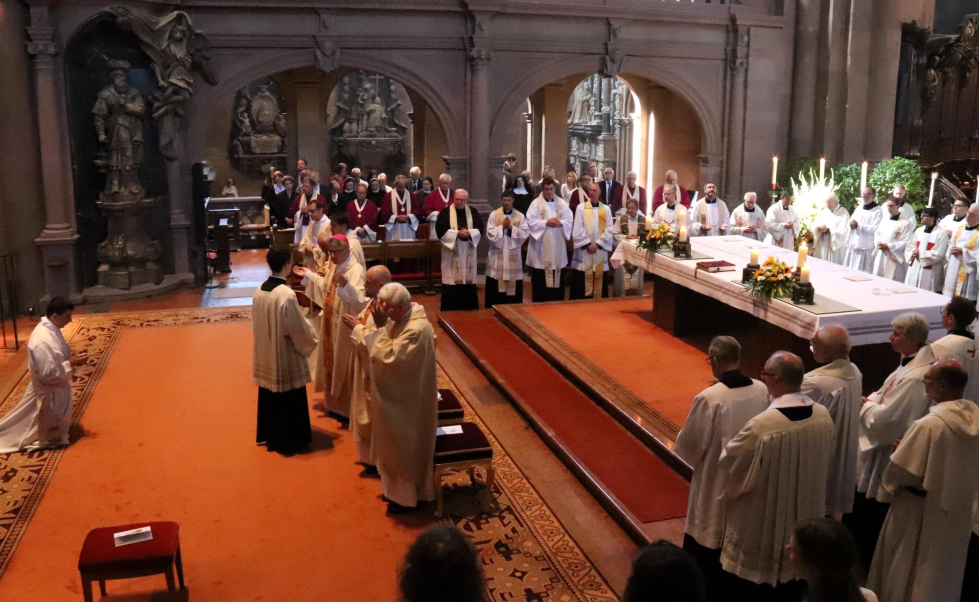 Mainz, 22.6.2019: Bischof Peter Kohlgraf spricht das Weihegebet. (c) Bistum Mainz / Matschak