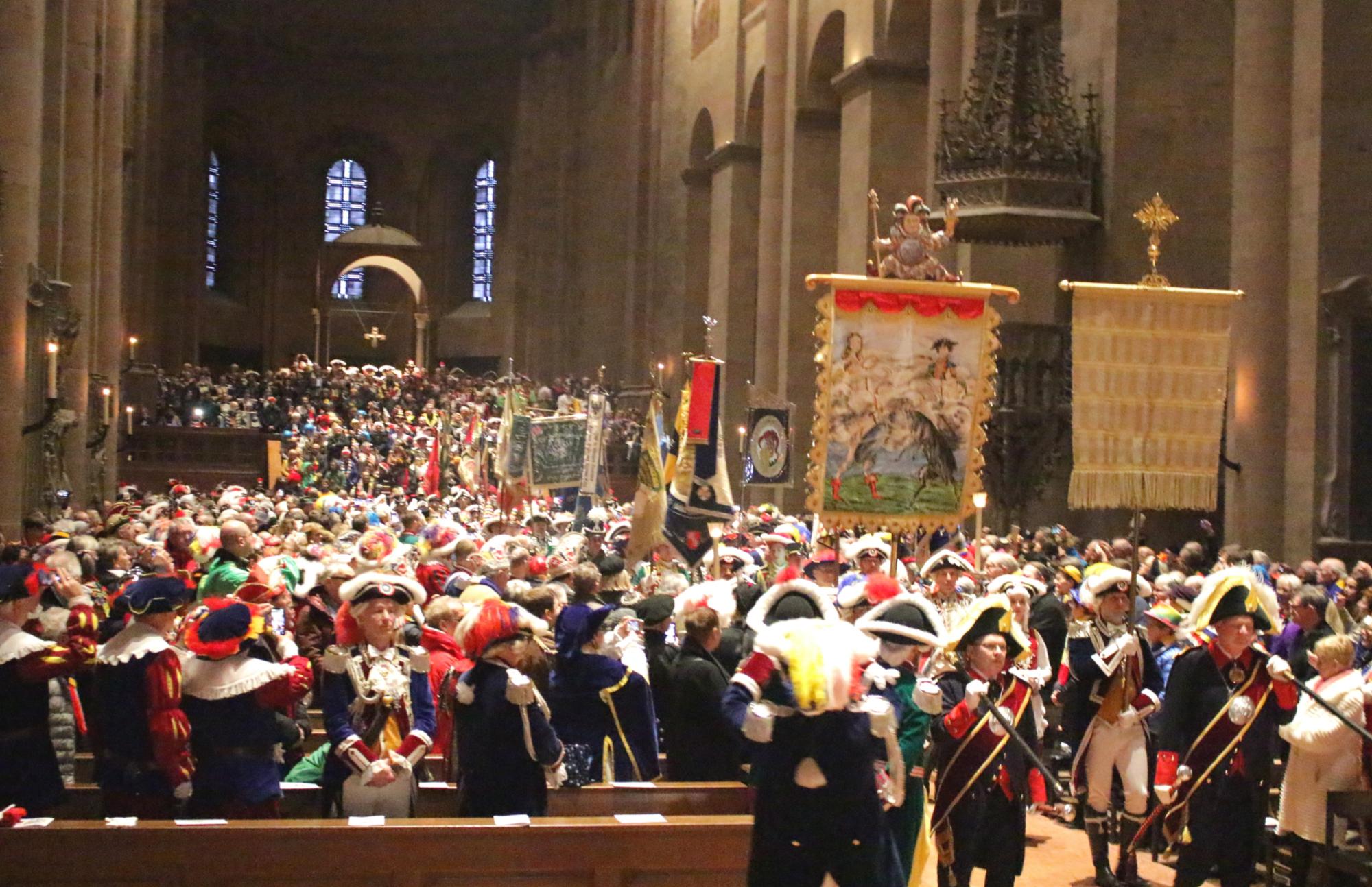 Mainz, 23. Februar 2020: Einzug beim Gottesdienst für die Garden und Korporationen der Mainzer Fastnacht.