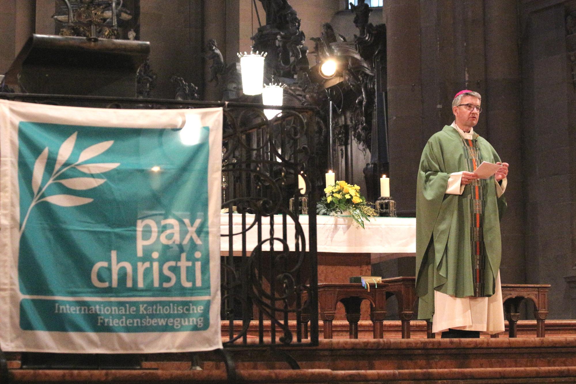 Mainz, 17. Januar 2021: Der Gottesdienst zum Weltfriedenstag mit Bischof Peter Kohlgraf wurde von Pax Christi mitgestaltet. (c) Bistum Mainz / Blum