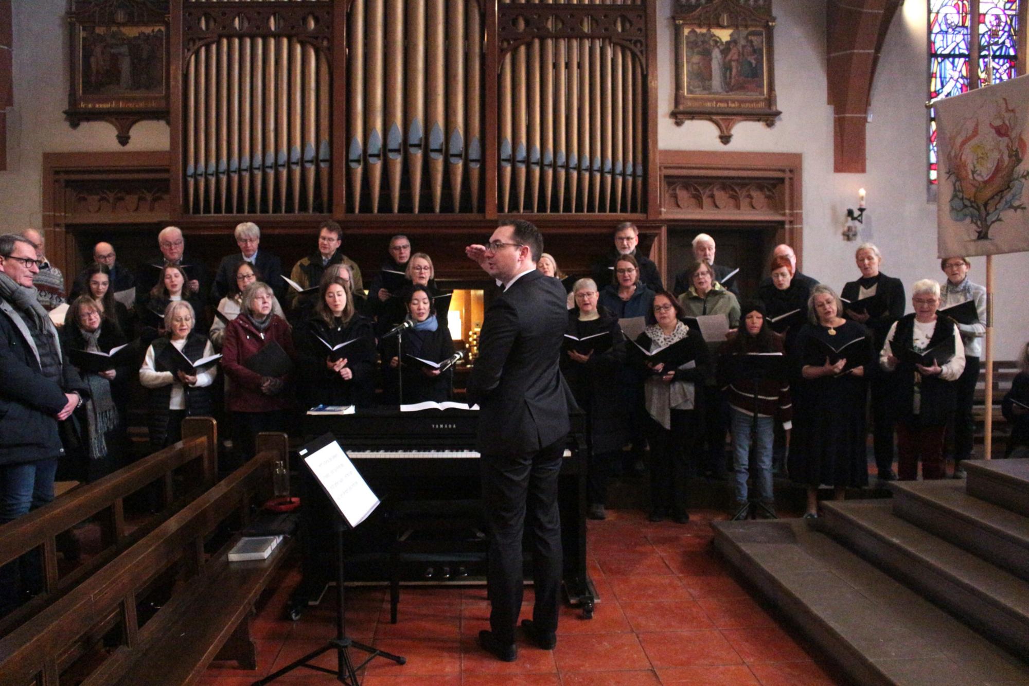 Gießen, 11. Januar 2026: Regionalkantor Michael Gilles koordinierte die musikalische Gestaltung des Gründungsgottesdienstes der neuen Pfarrei. (c) Bistum Mainz / Blum