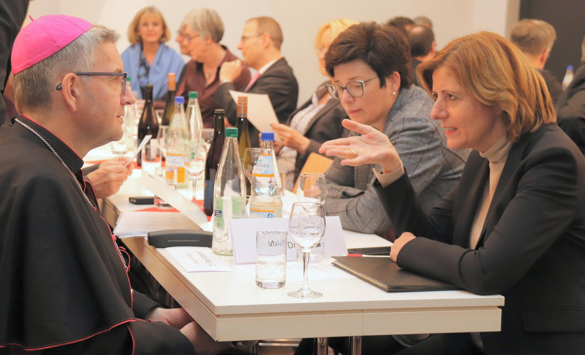 Mainz, 21.11.2019: Martinsempfang im Erbacher Hof - der Mainzer Bischof Peter Kohlgraf im Gespräch mit Ministerpräsidentin Malu Dreyer