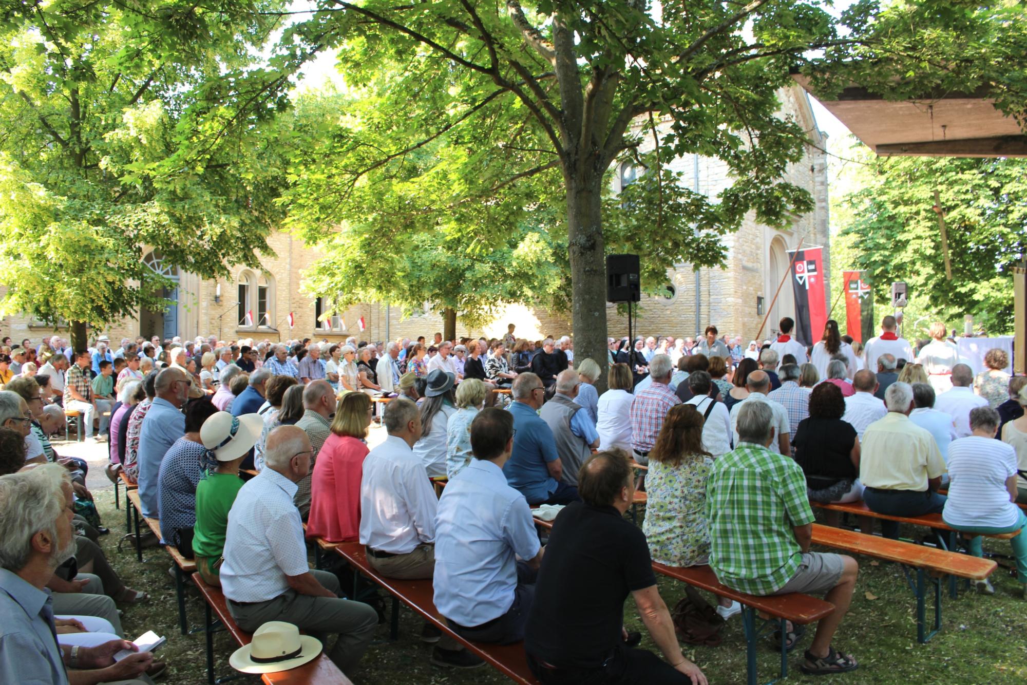 Kloster Jakobsberg, 18. Juni 2023: Die Herz Jesu-Wallfahrt auf dem Jakobsberg war gut besucht. (c) Bistum Mainz / Blum